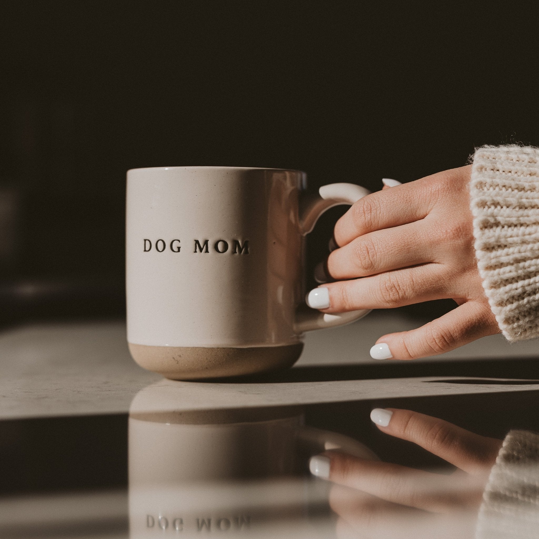Taza de café de cerámica de 14 oz con la frase Dog Mom 