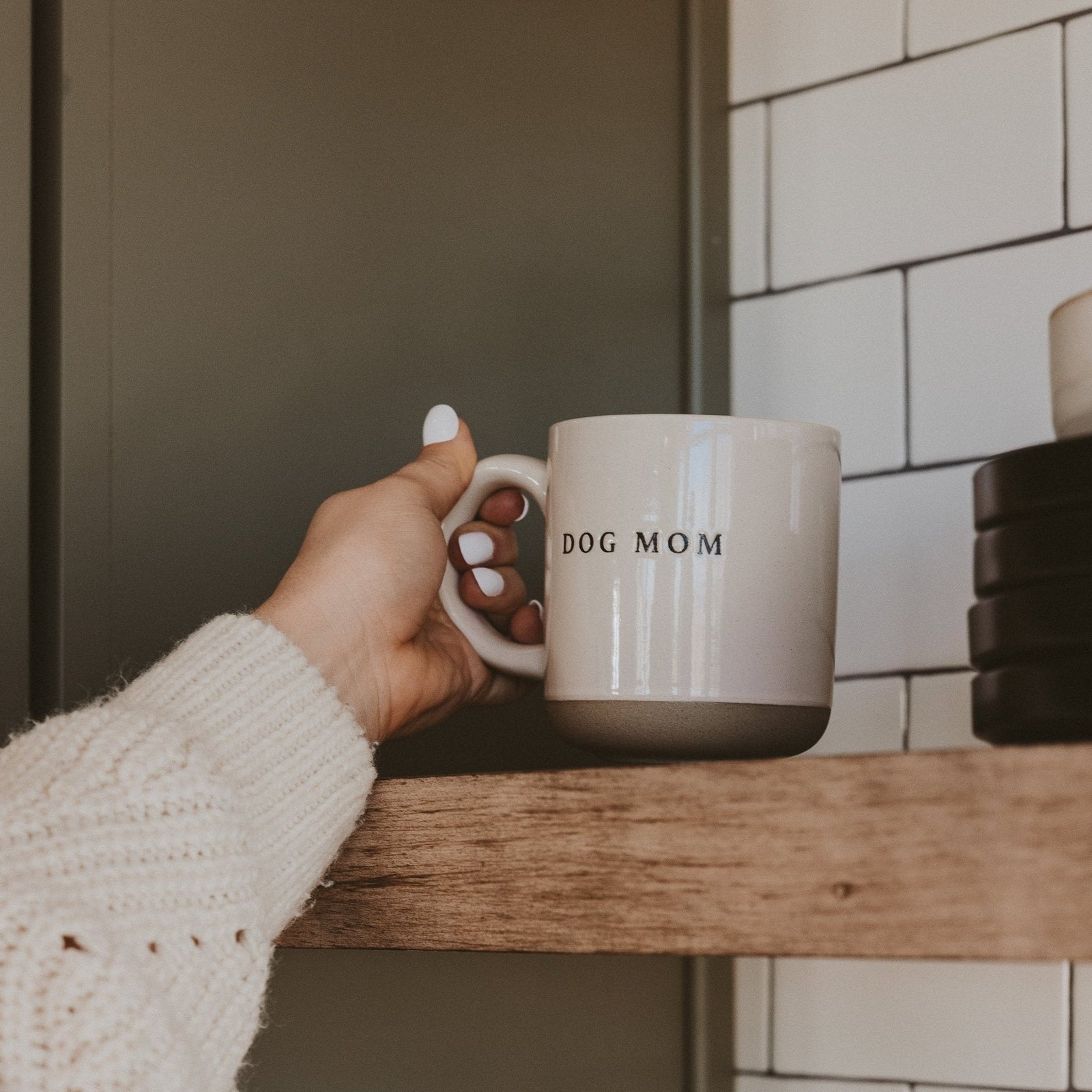 Taza de café de cerámica de 14 oz con la frase Dog Mom 