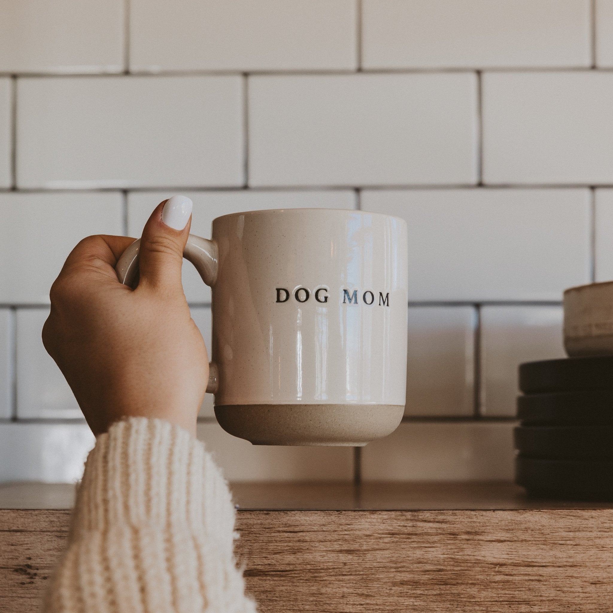 Taza de café de cerámica de 14 oz con la frase Dog Mom 