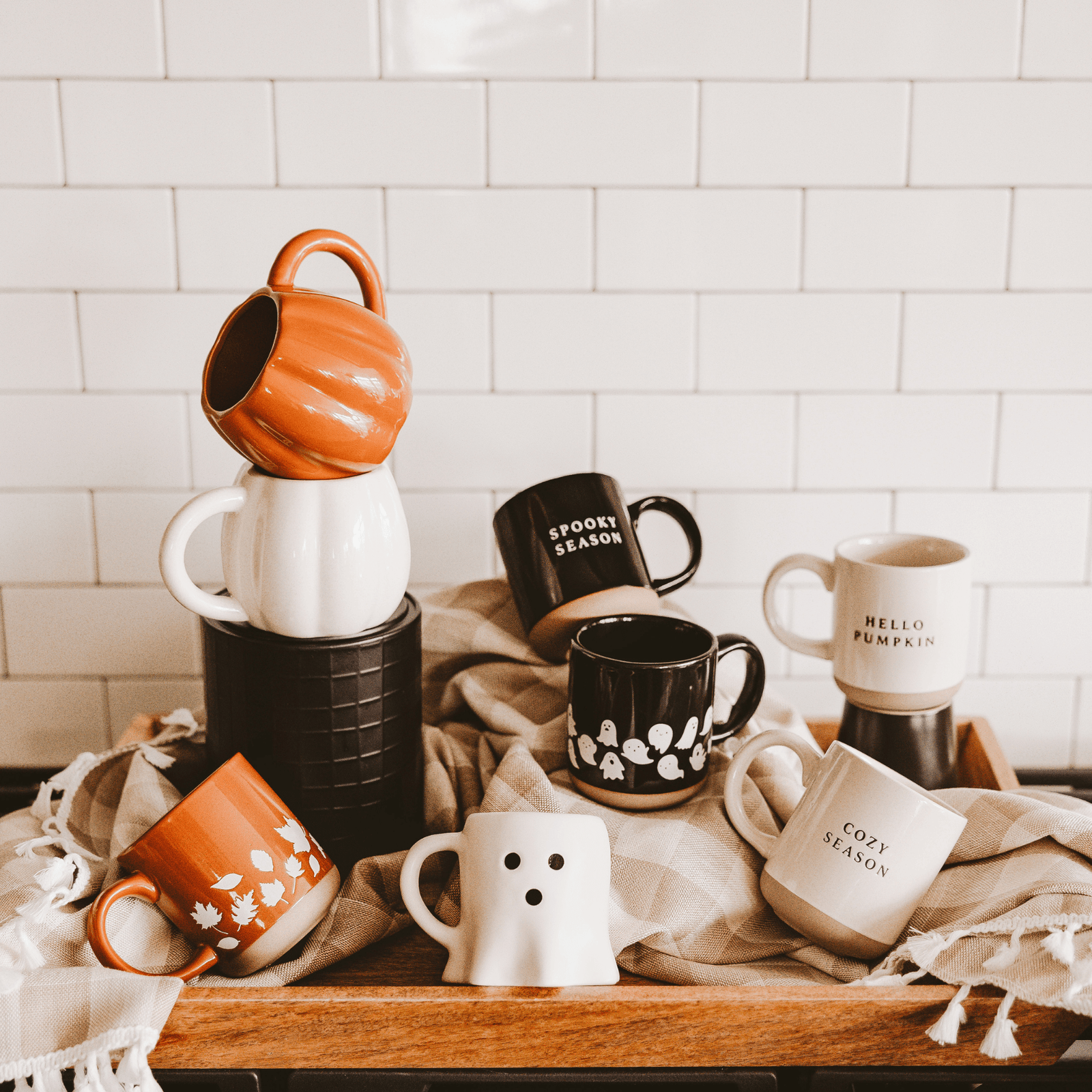 Taza de café de cerámica negra Ghosts de 453 ml
