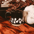 Taza de café de cerámica negra Ghosts de 453 ml