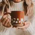 Taza de café de cerámica naranja con hojas de otoño de 14 oz
