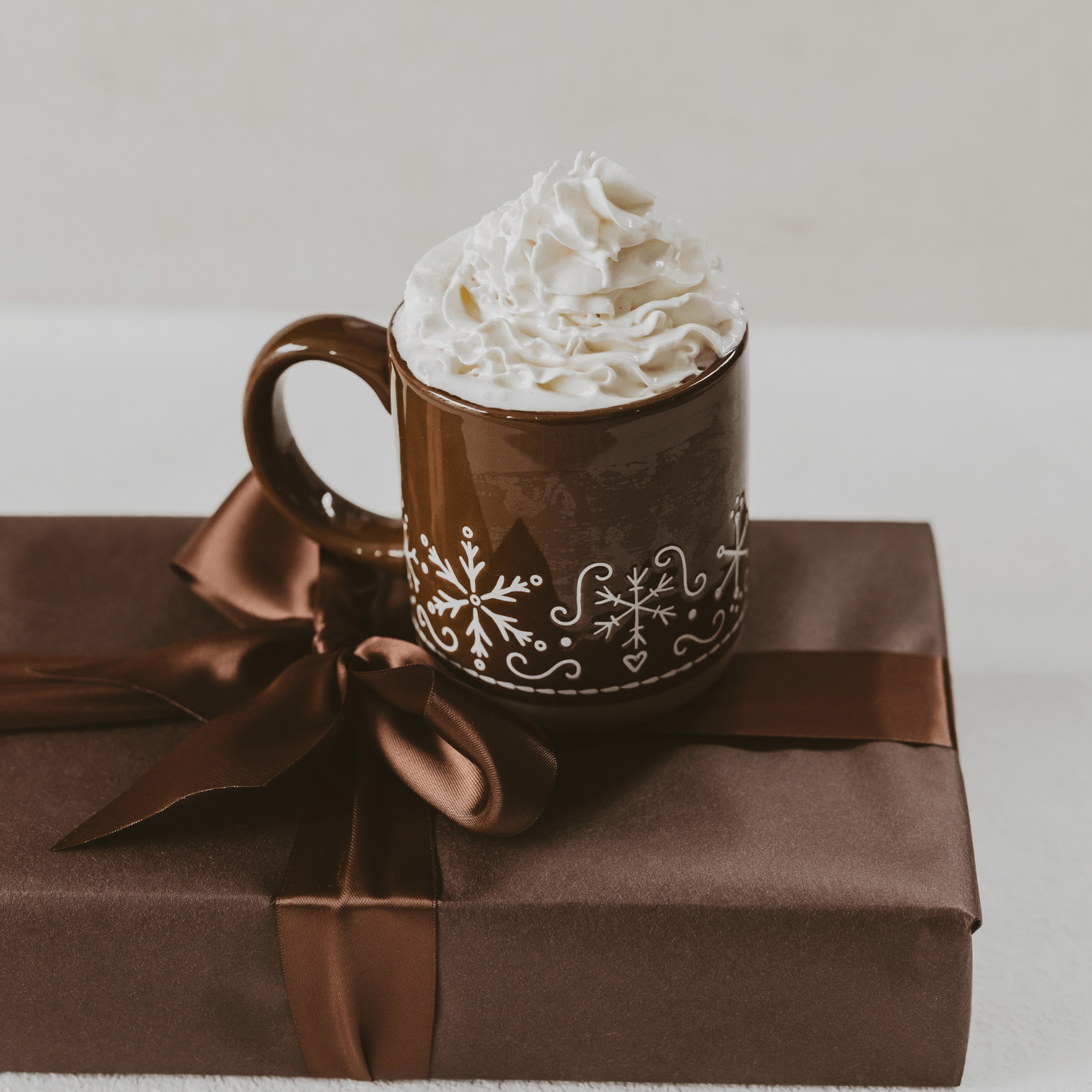 Taza de café de cerámica de 14 oz con forma de pan de jengibre