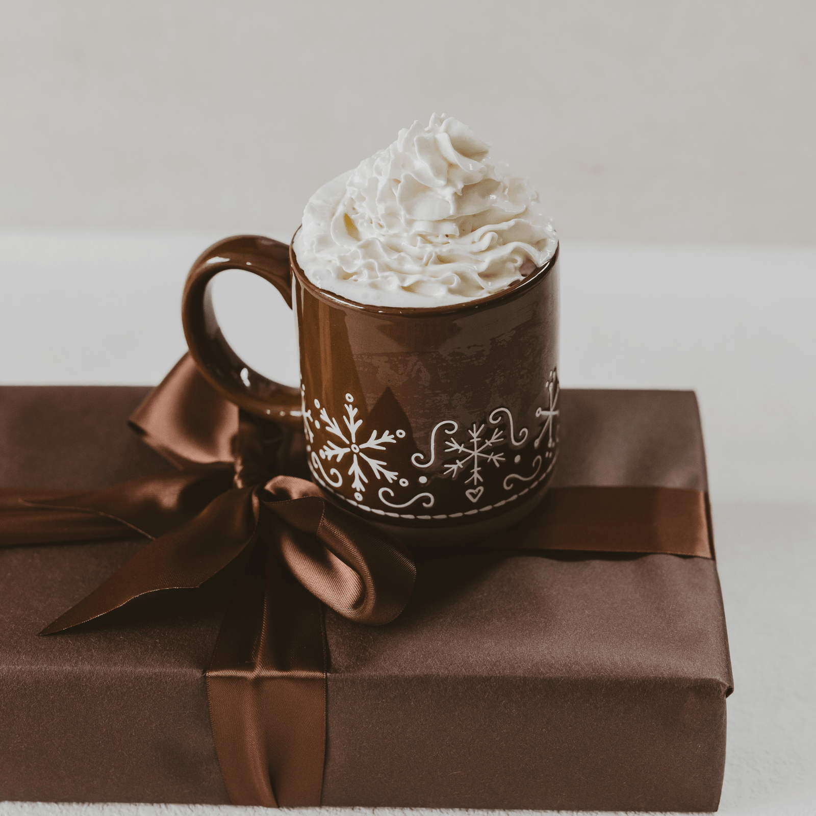Taza de café de cerámica de 14 oz con forma de pan de jengibre