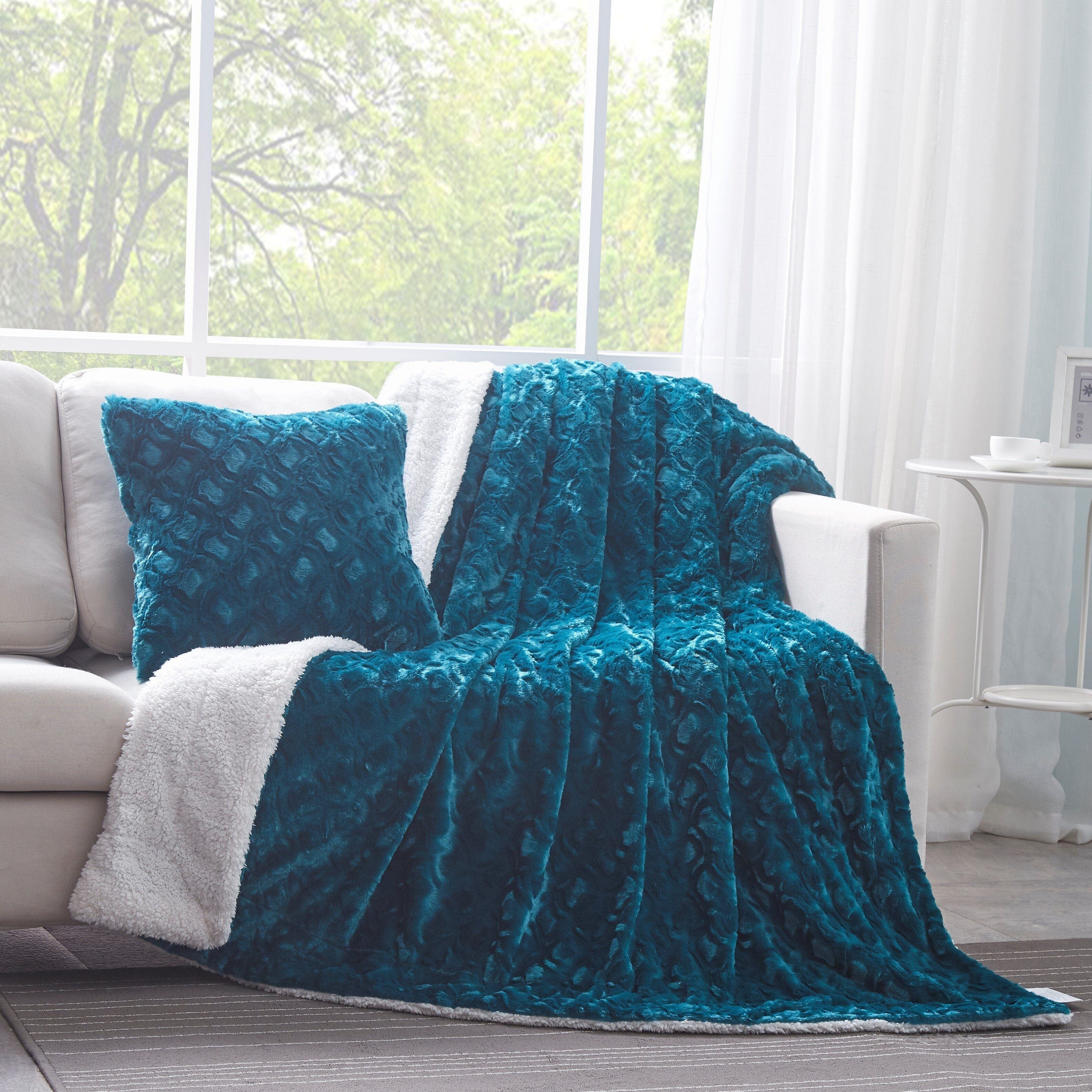 DaDa Bedding Jewel Tones Emerald Green Blue Luxury Faux Fur Throw Pillow Cover (171805)