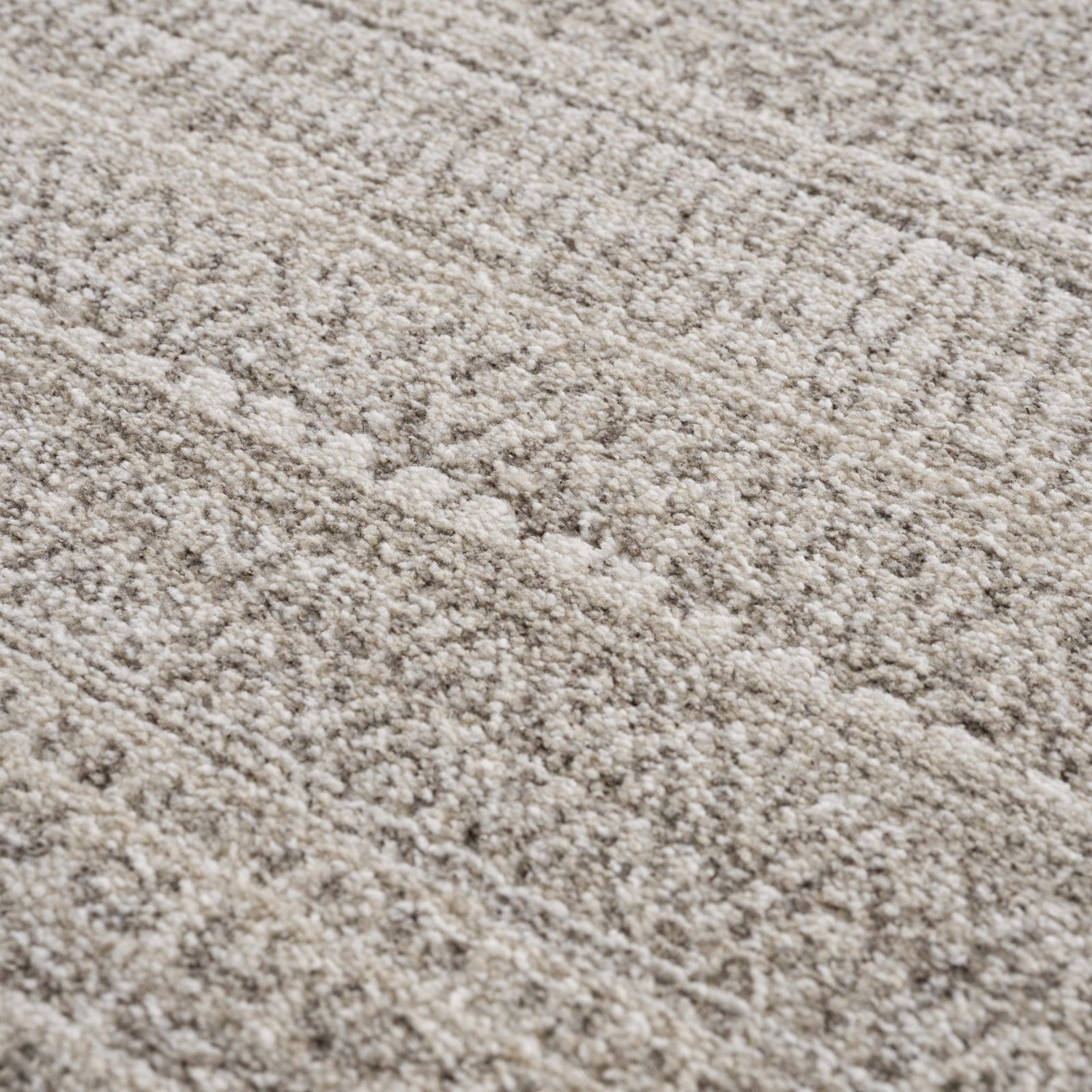 Alfombra tribal de pelo alto color beige de Nate