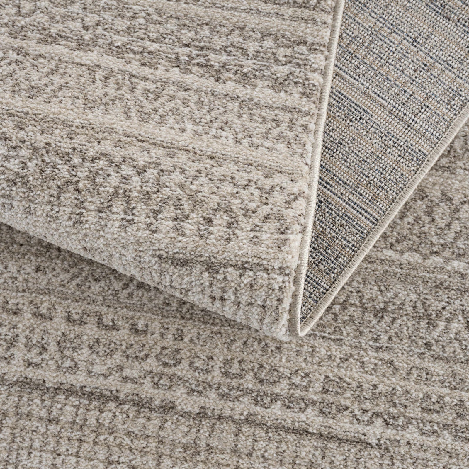 Alfombra tribal de pelo alto color beige de Nate