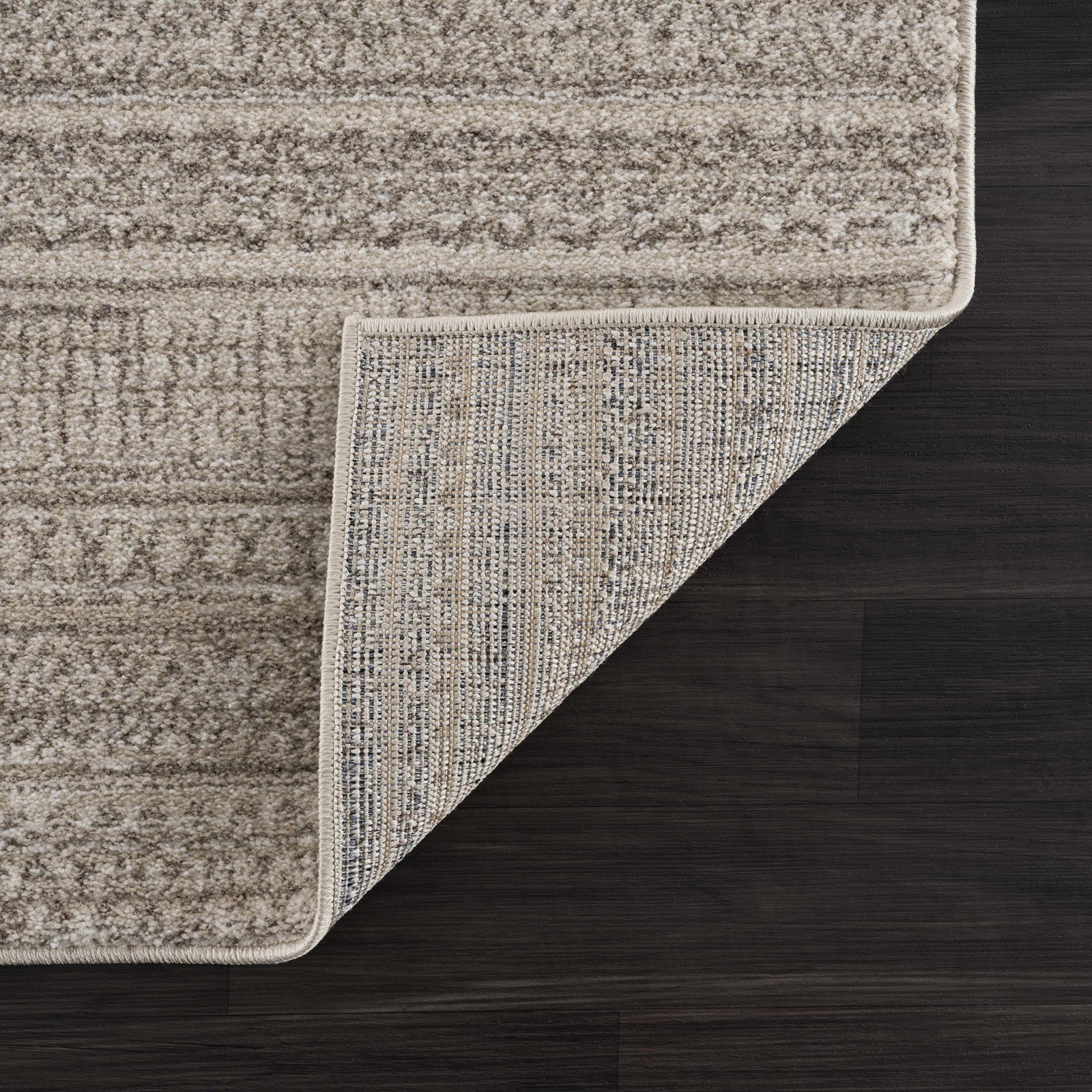 Alfombra tribal de pelo alto color beige de Nate