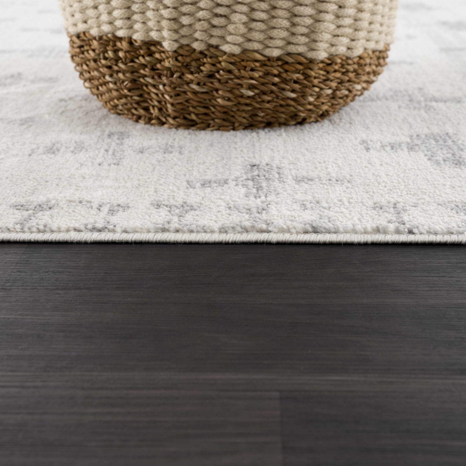 Alfombra Tigris Swiss Cross en color marfil y gris