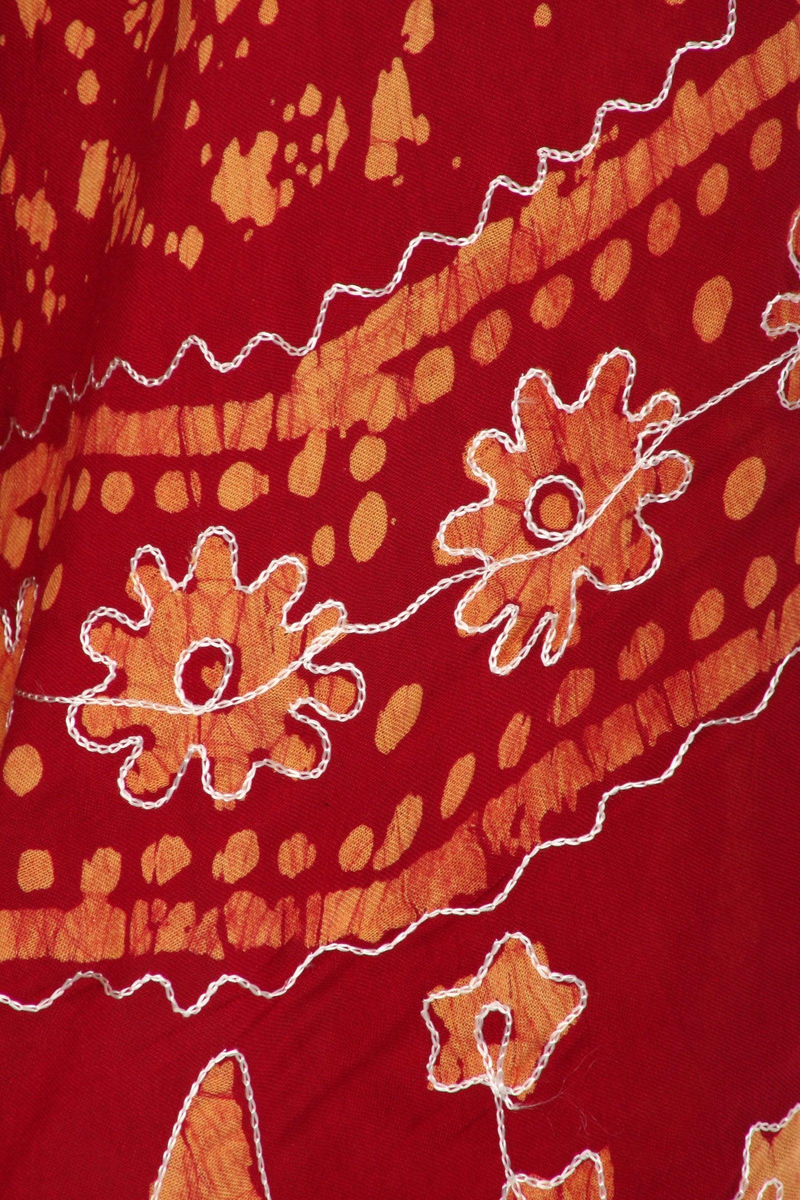 Vestido caftán batik con estampado de luna y estrellas de Sakkas