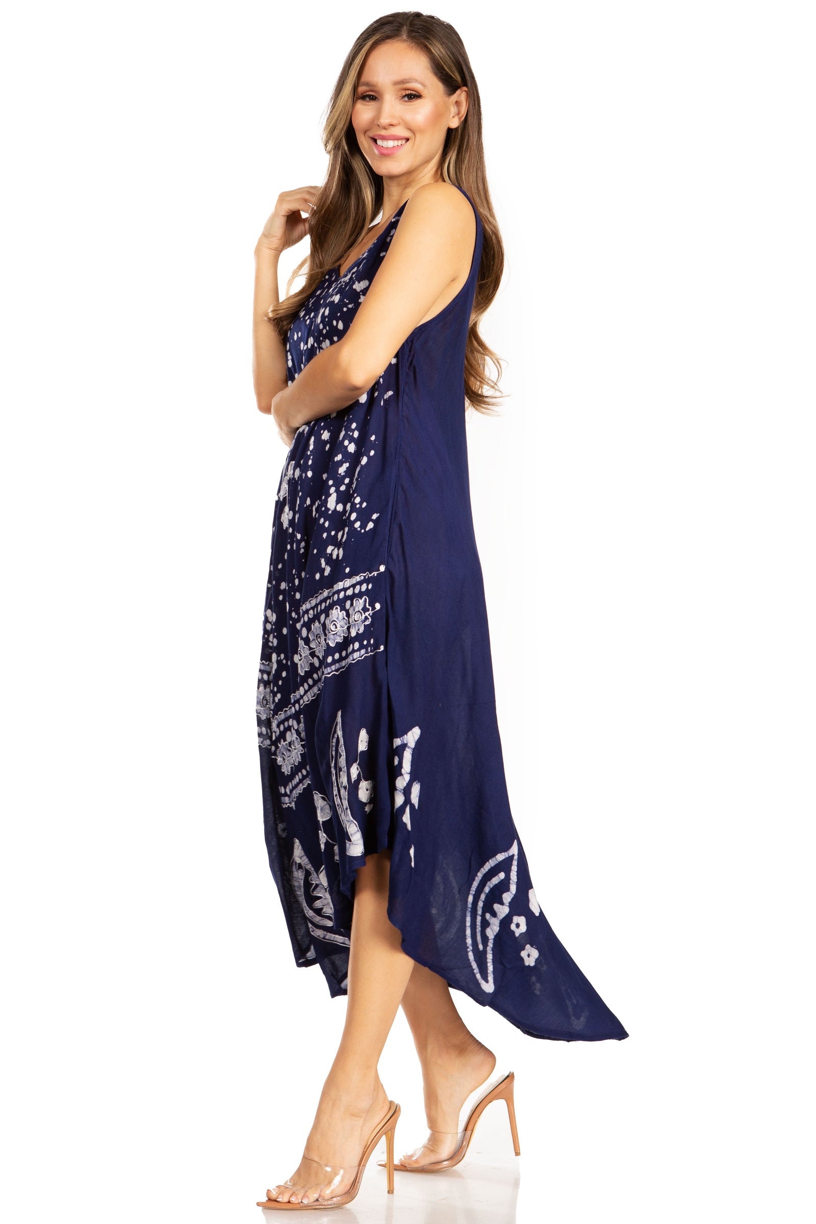 Vestido caftán batik con estampado de luna y estrellas de Sakkas