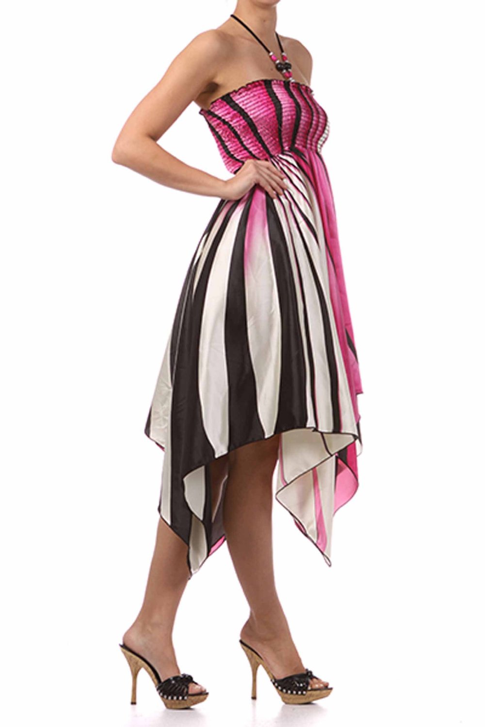 Vestido con escote halter, fruncido y dobladillo tipo pañuelo, con cuentas y tacto satinado en diseño de remolino