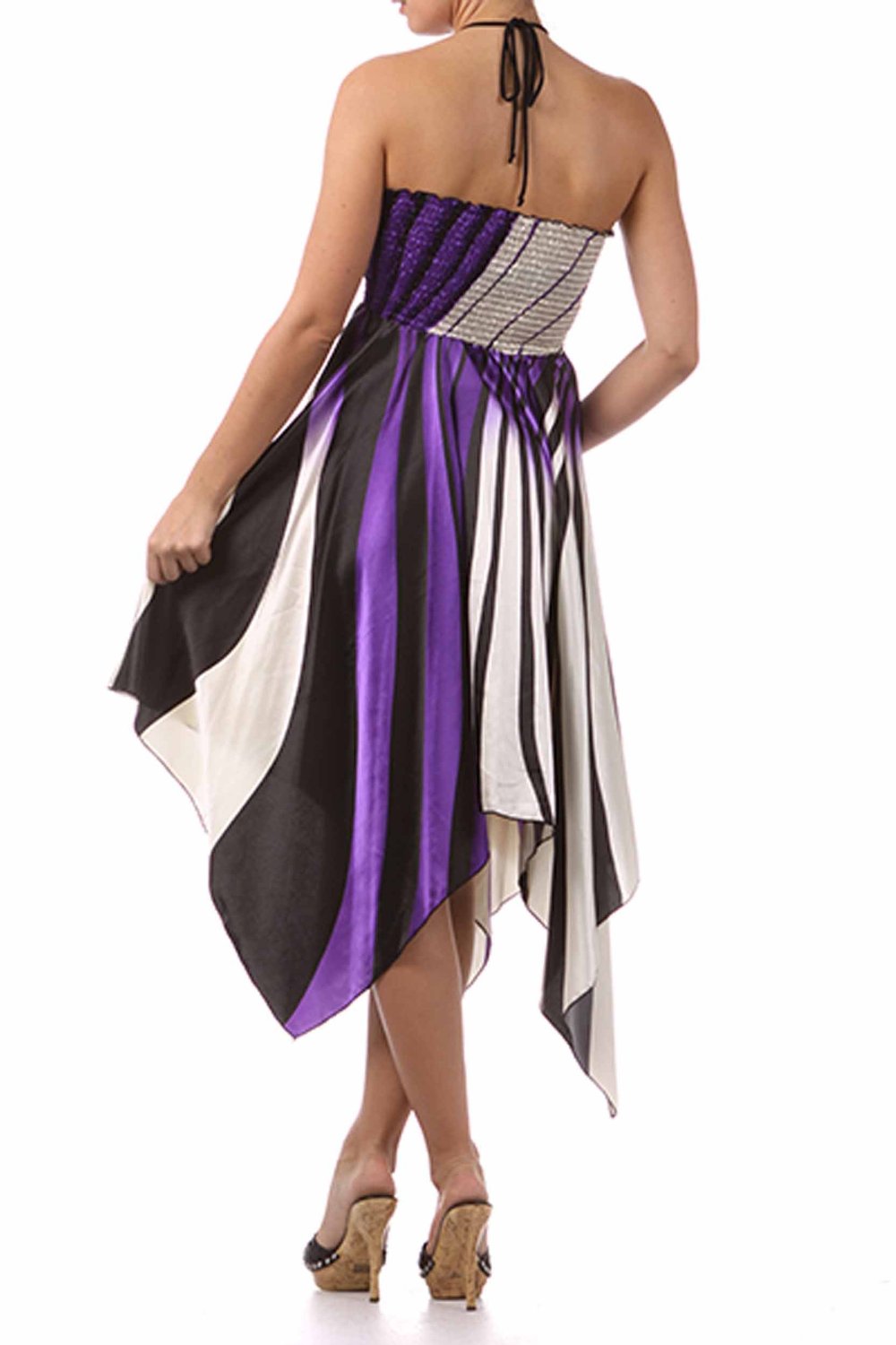 Vestido con escote halter, fruncido y dobladillo tipo pañuelo, con cuentas y tacto satinado en diseño de remolino