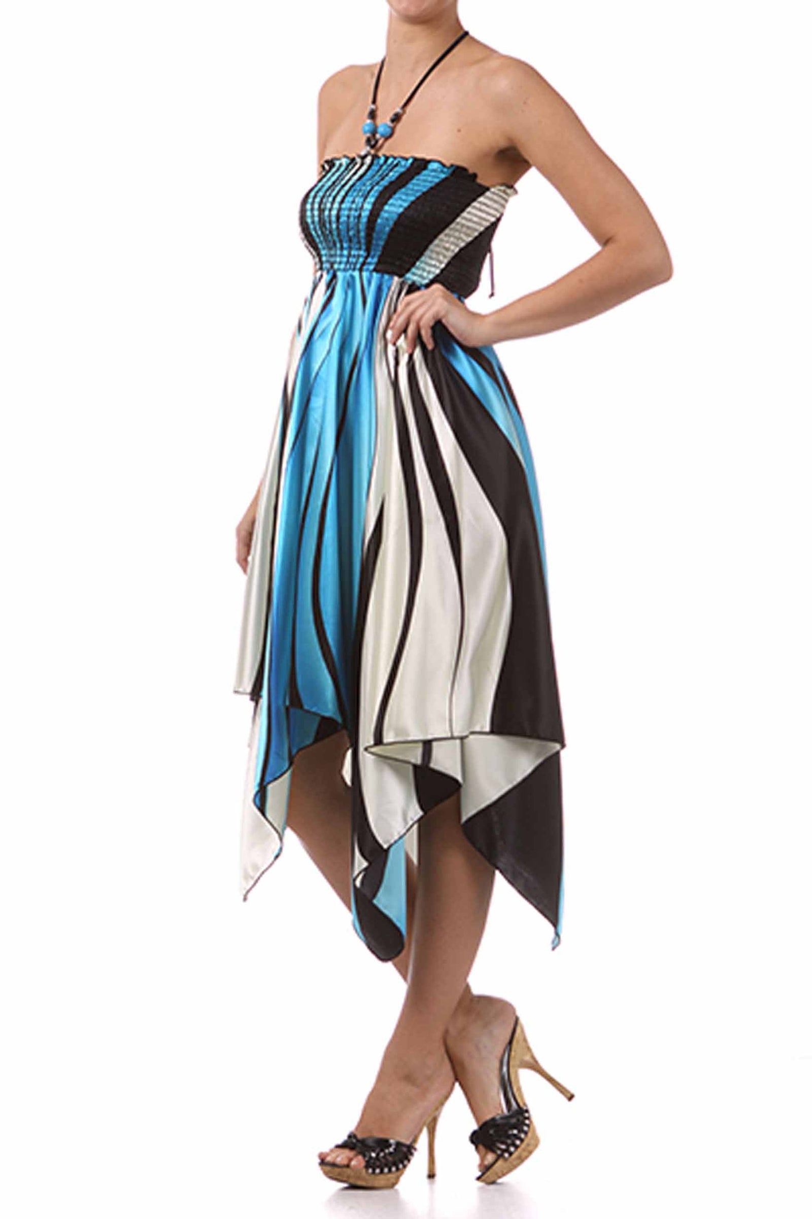 Vestido con escote halter, fruncido y dobladillo tipo pañuelo, con cuentas y tacto satinado en diseño de remolino