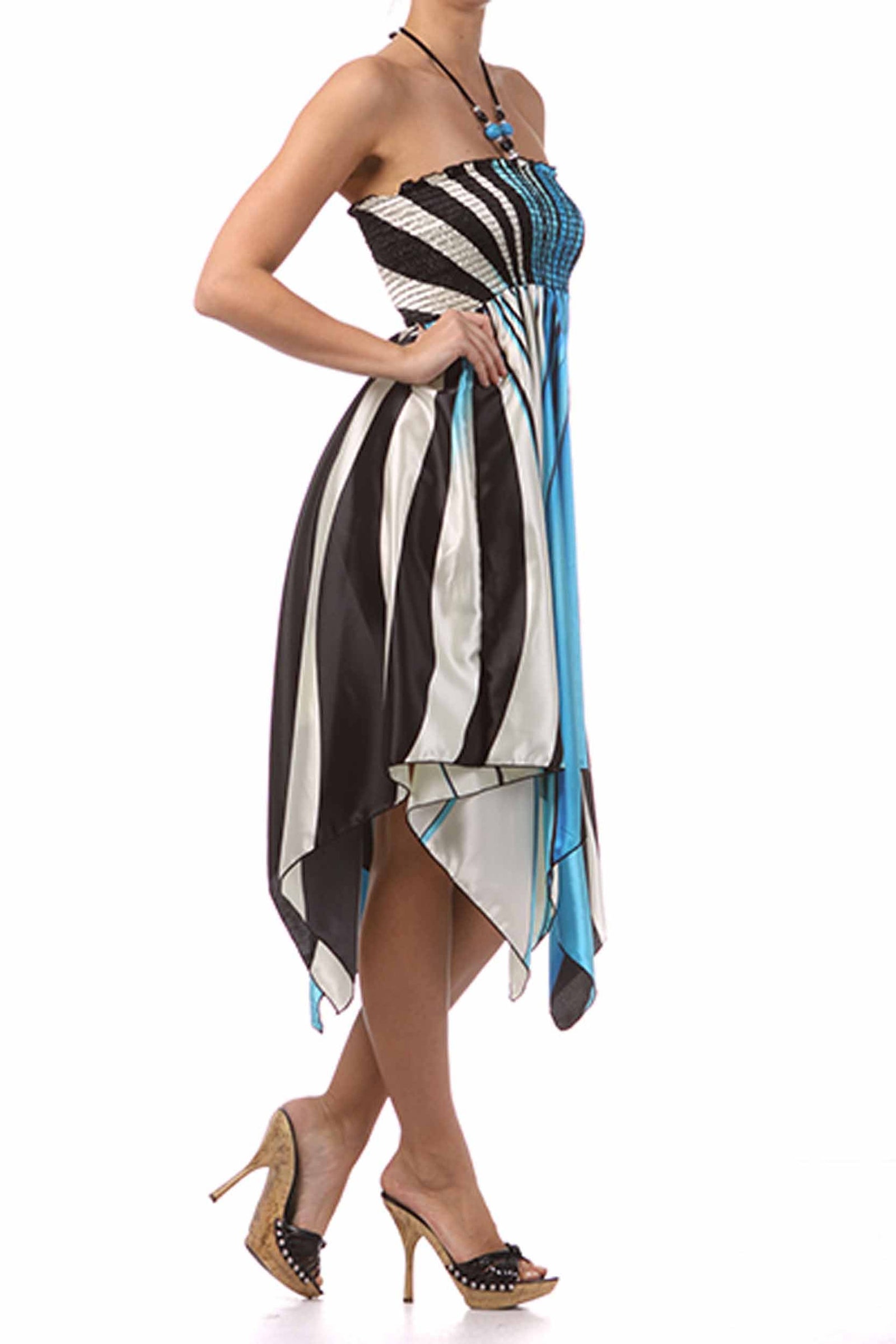Vestido con escote halter, fruncido y dobladillo tipo pañuelo, con cuentas y tacto satinado en diseño de remolino