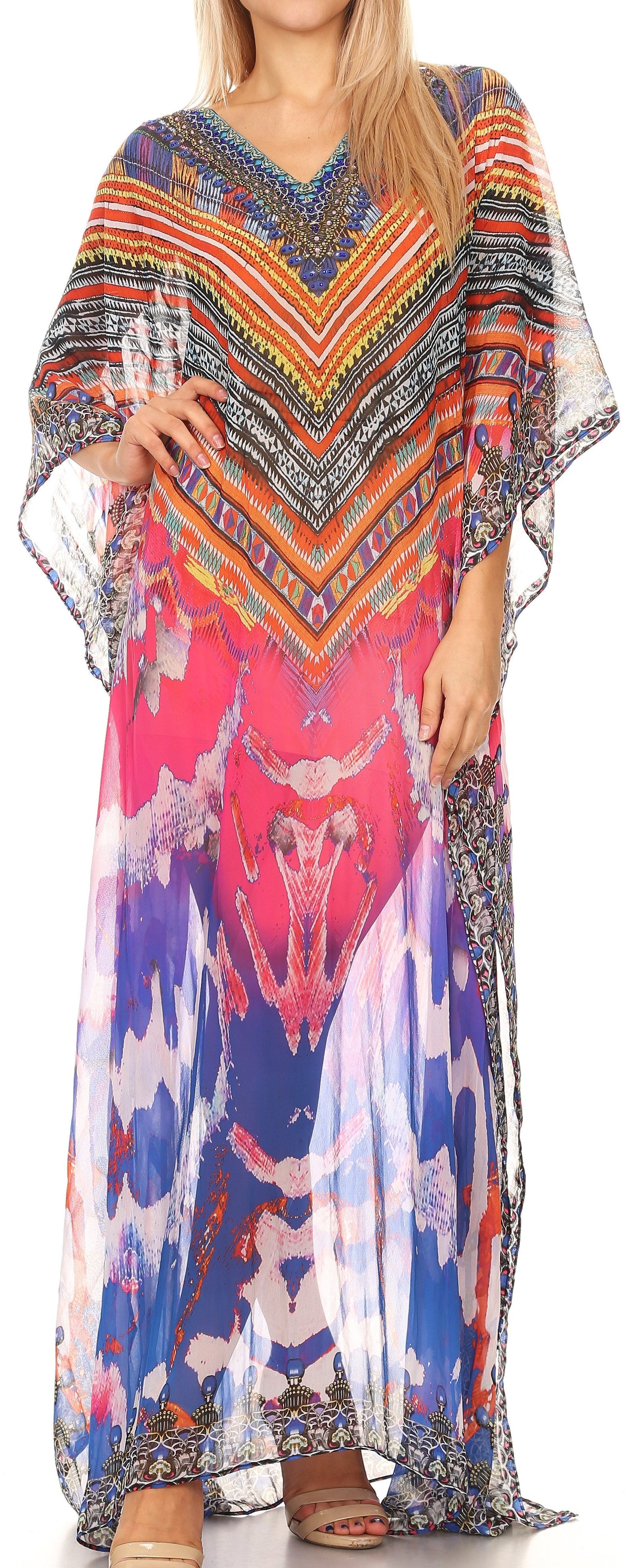 Vestido caftán largo con diseño estampado Wilder de Sakkas y cristales transparentes.