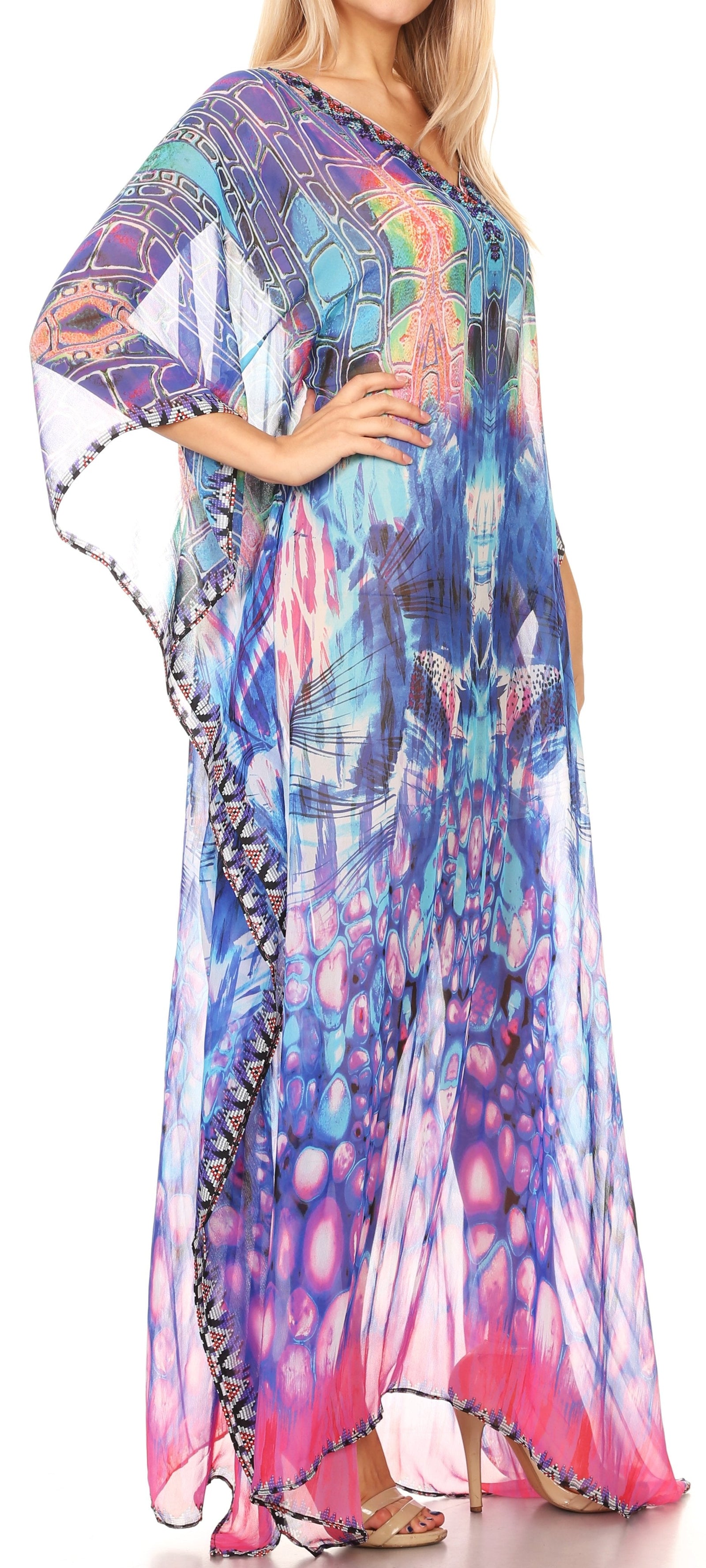 Vestido caftán largo con diseño estampado Wilder de Sakkas y cristales transparentes.