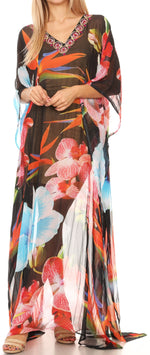 Vestido caftán largo con diseño estampado Wilder de Sakkas y cristales transparentes.