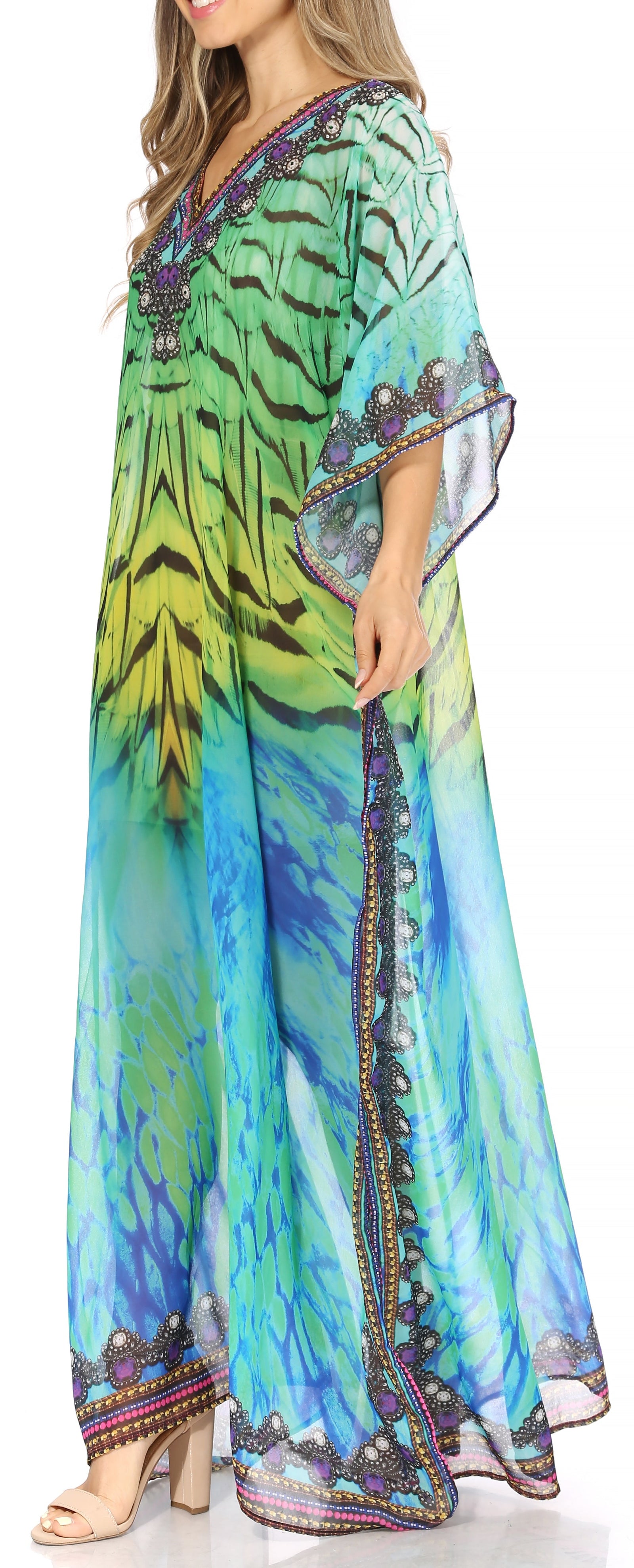 Vestido caftán largo con diseño estampado Wilder de Sakkas y cristales transparentes.