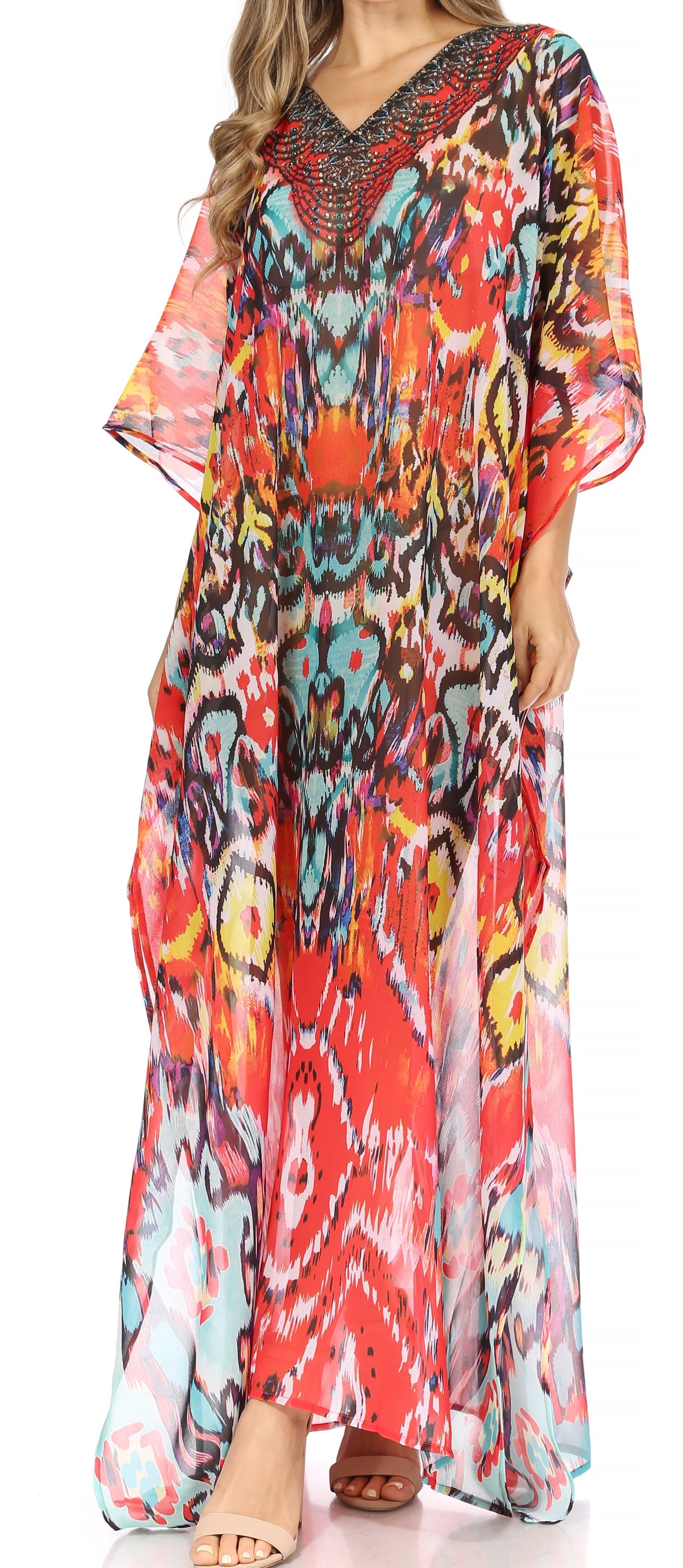 Vestido caftán largo con diseño estampado Wilder de Sakkas y cristales transparentes.