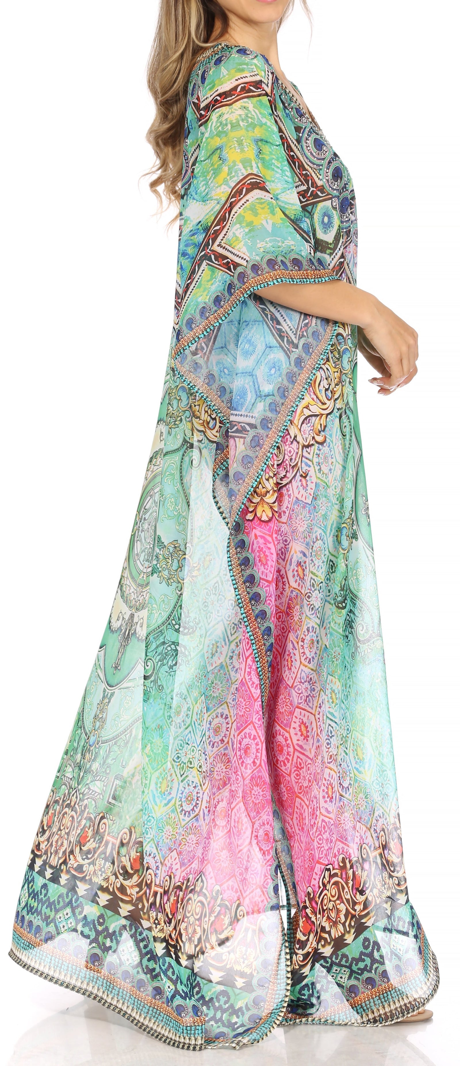 Vestido caftán largo con diseño estampado Wilder de Sakkas y cristales transparentes.