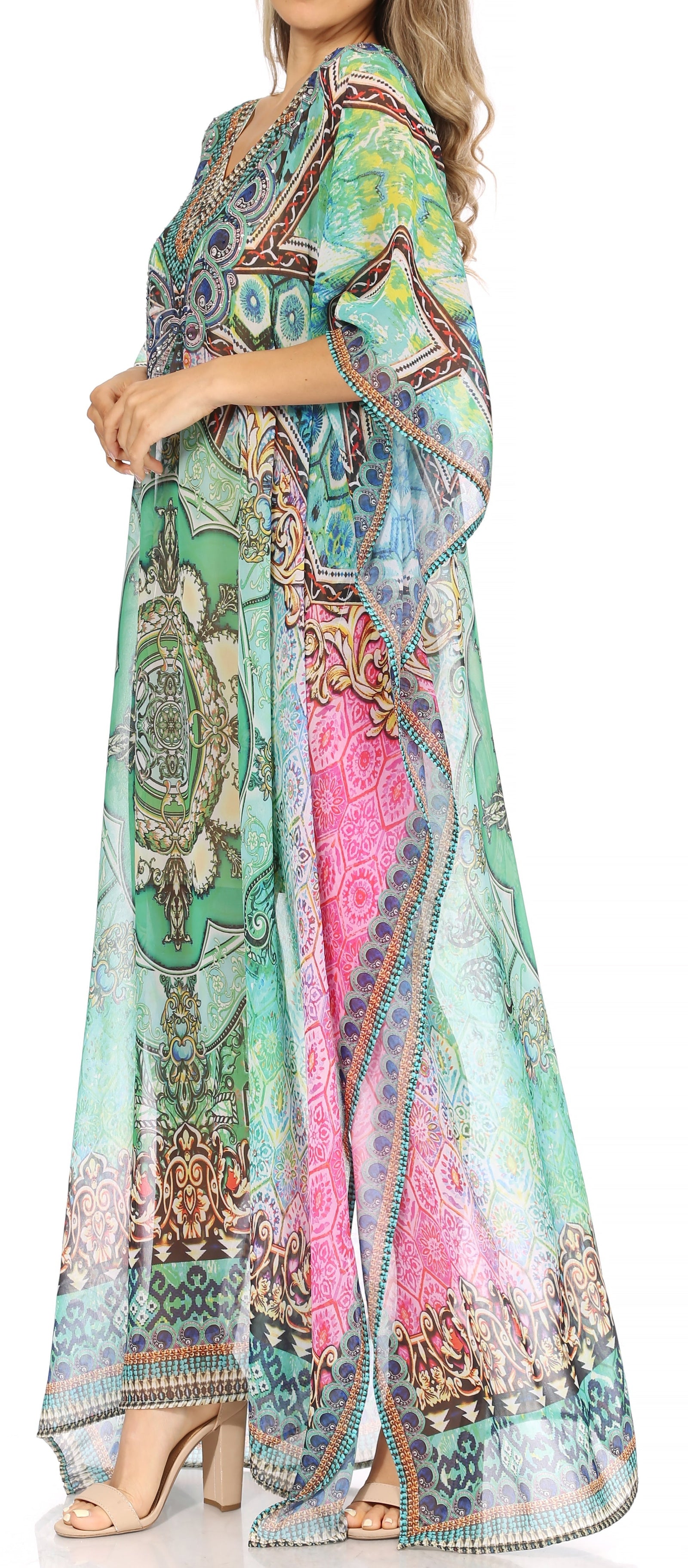 Vestido caftán largo con diseño estampado Wilder de Sakkas y cristales transparentes.