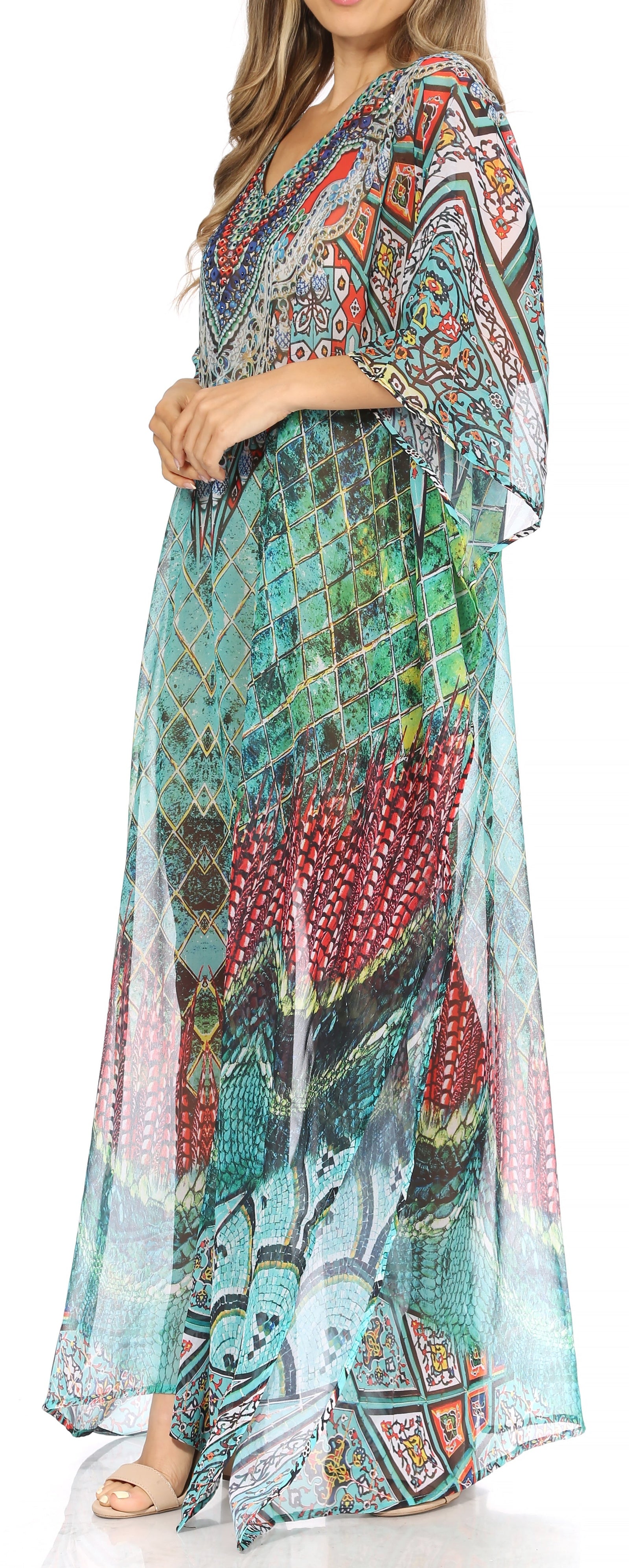 Vestido caftán largo con diseño estampado Wilder de Sakkas y cristales transparentes.