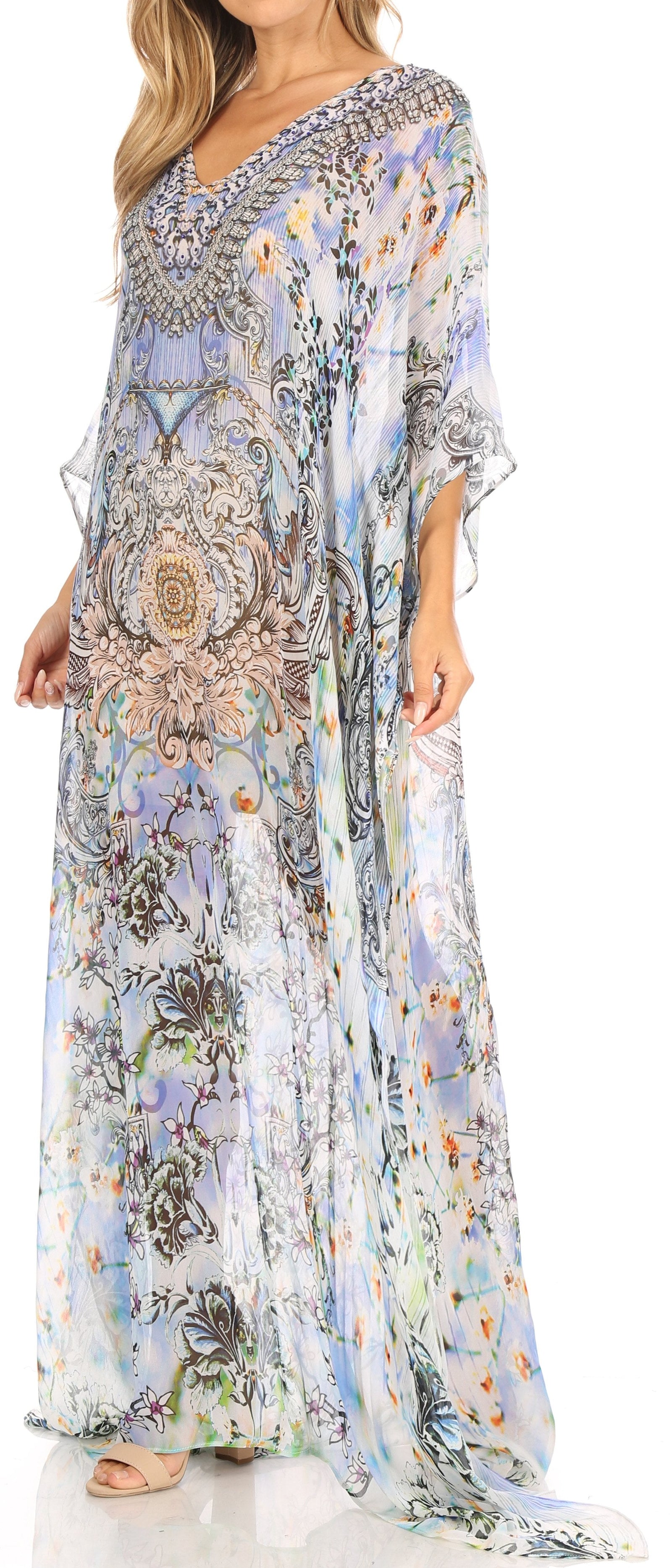 Vestido caftán largo con diseño estampado Wilder de Sakkas y cristales transparentes.