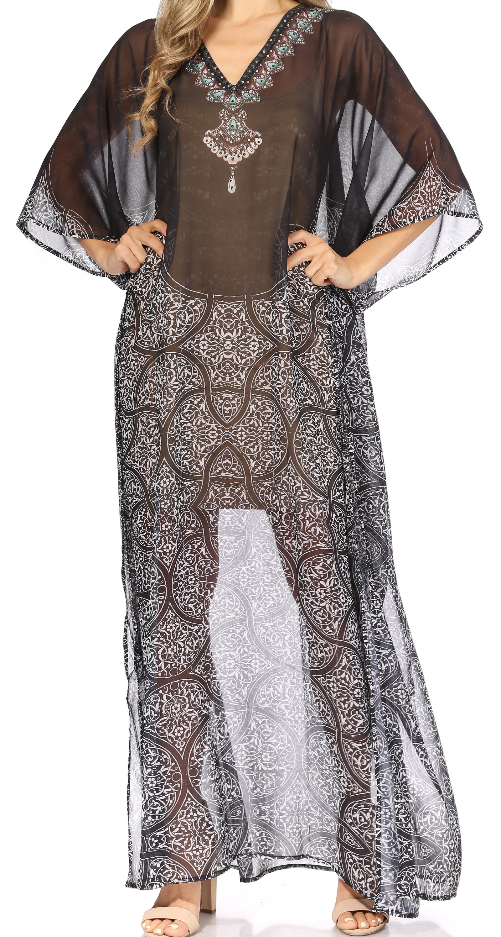 Vestido caftán largo con diseño estampado Wilder de Sakkas y cristales transparentes.