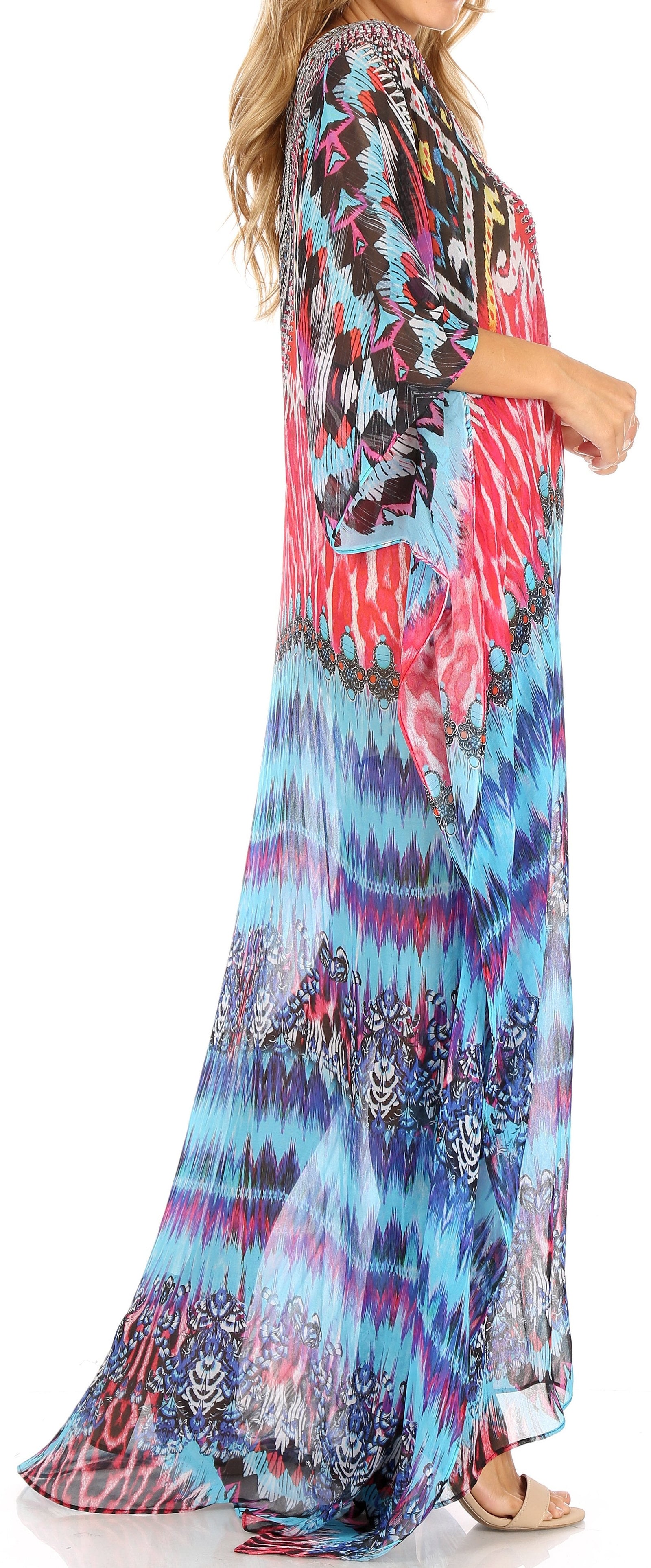 Vestido caftán largo con diseño estampado Wilder de Sakkas y cristales transparentes.