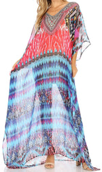 Vestido caftán largo con diseño estampado Wilder de Sakkas y cristales transparentes.