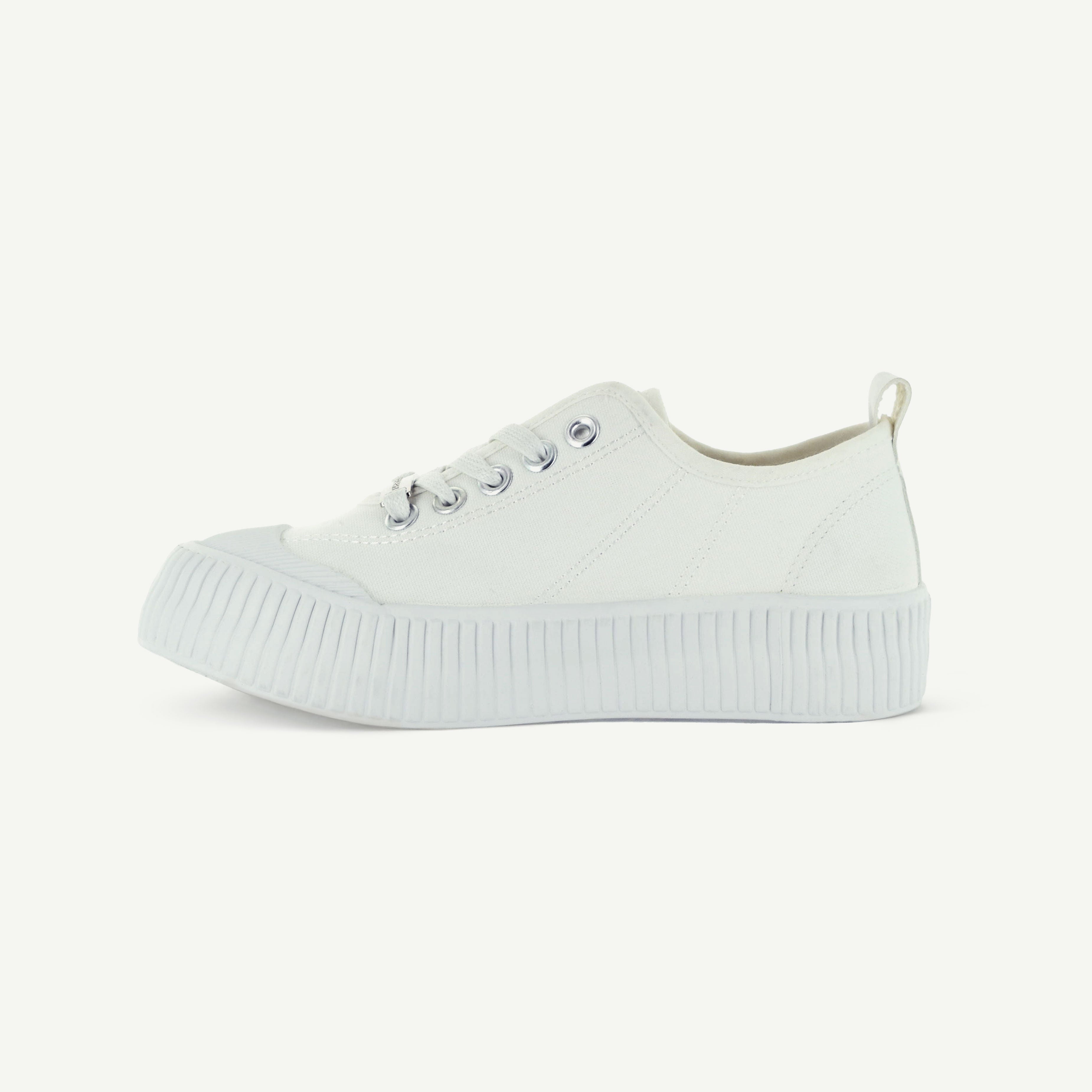 Court Royale: Vulcanized Court Shoe - White