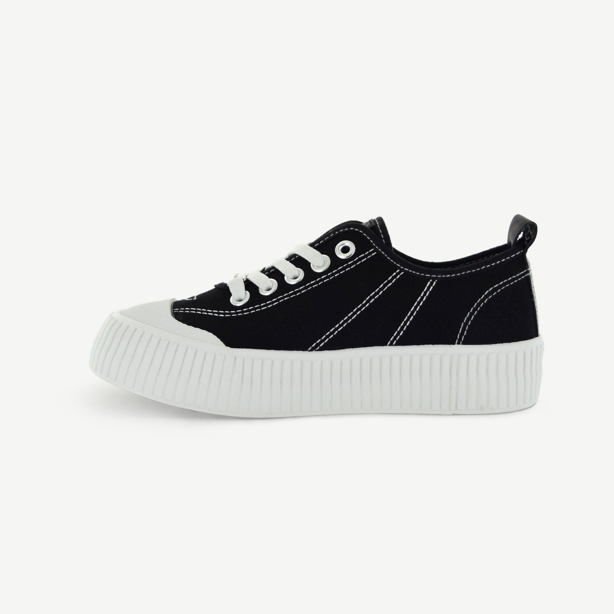 Court Royale: Vulcanized Court Shoe - Black/White