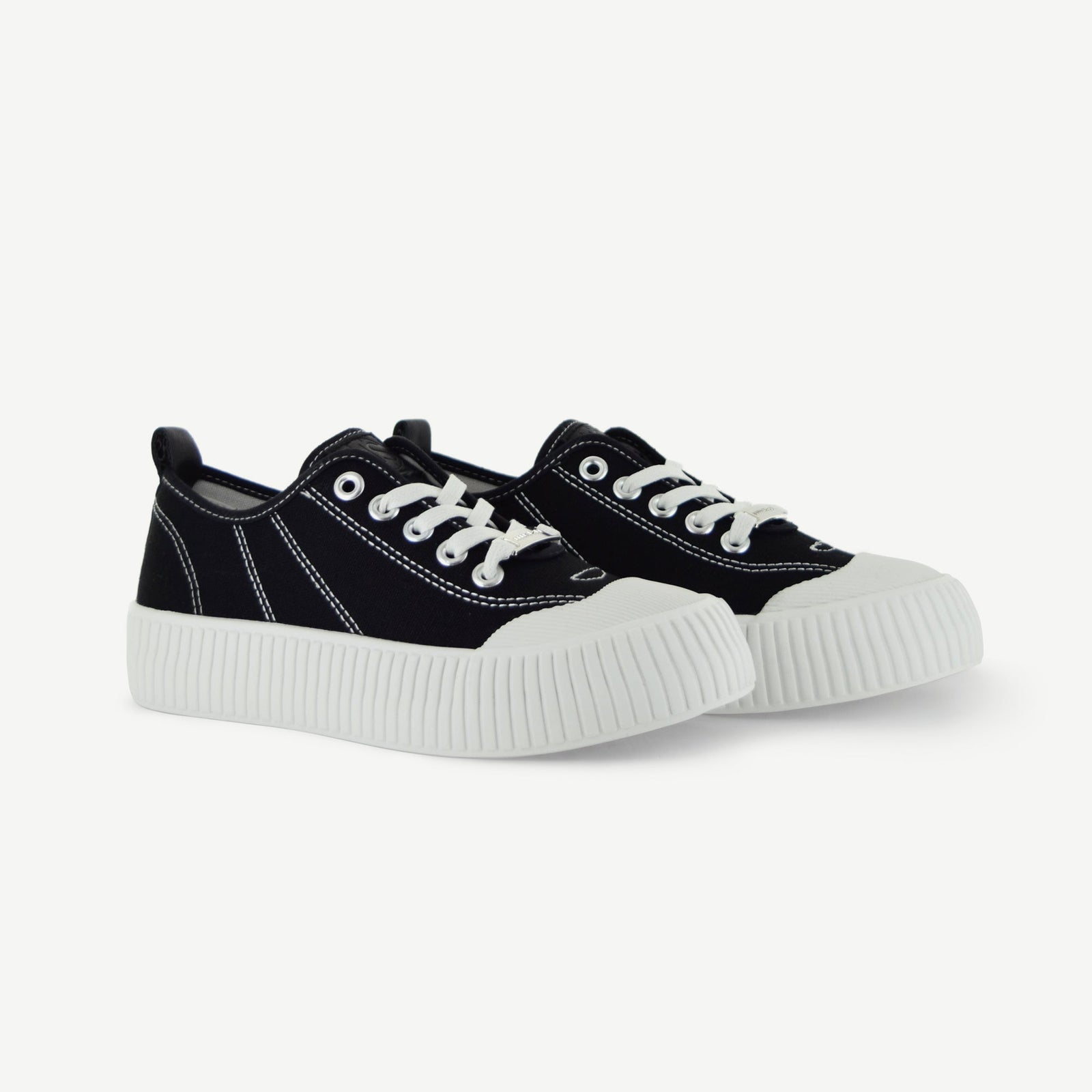 Court Royale: Vulcanized Court Shoe - Black/White