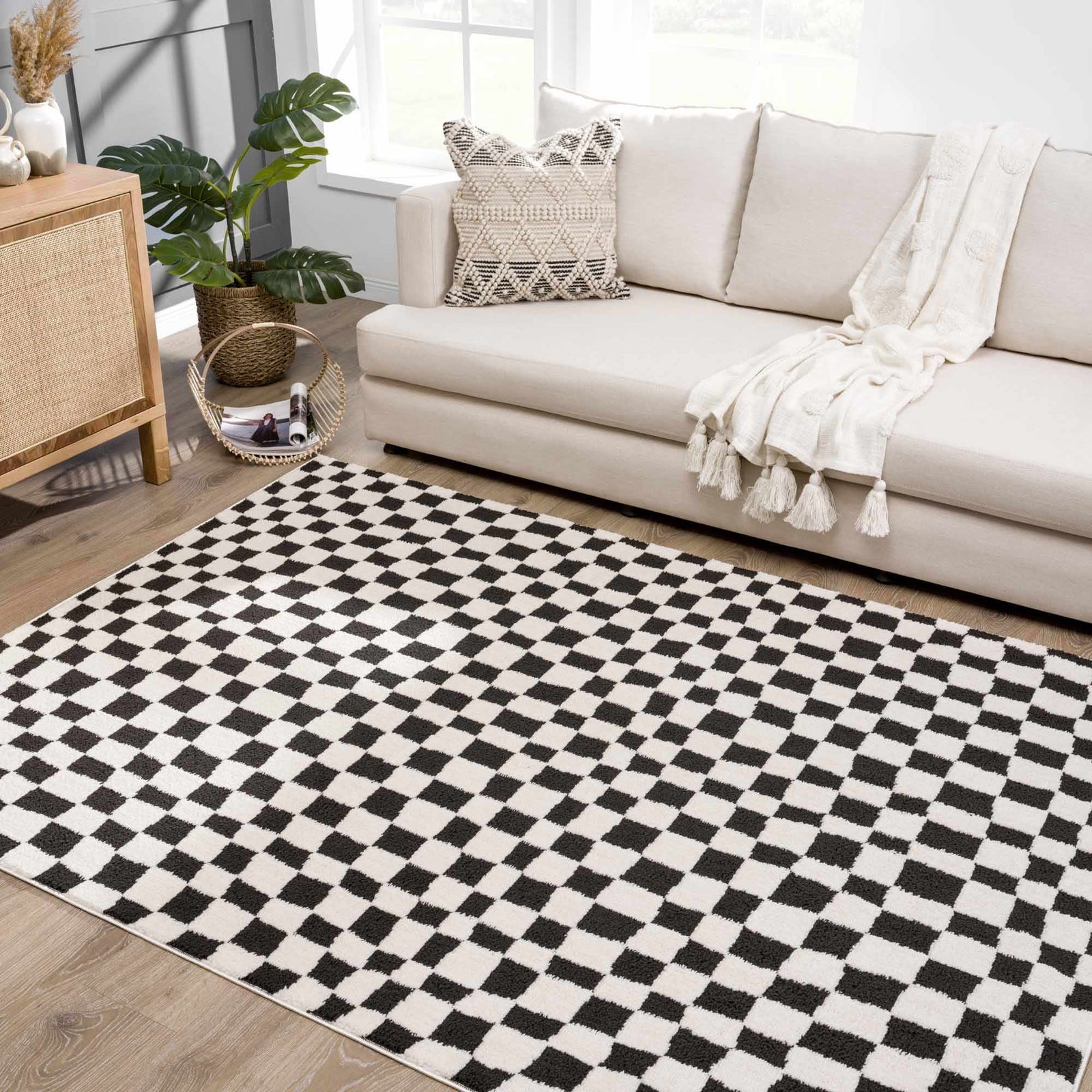 Alfombra de cuadros blancos y negros de Lajos
