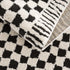 Alfombra de cuadros blancos y negros Leryn