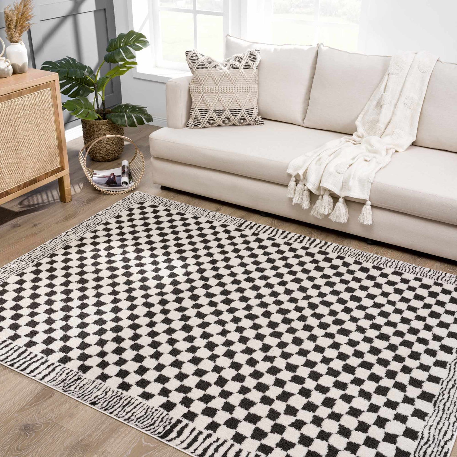 Alfombra de cuadros blancos y negros Leryn