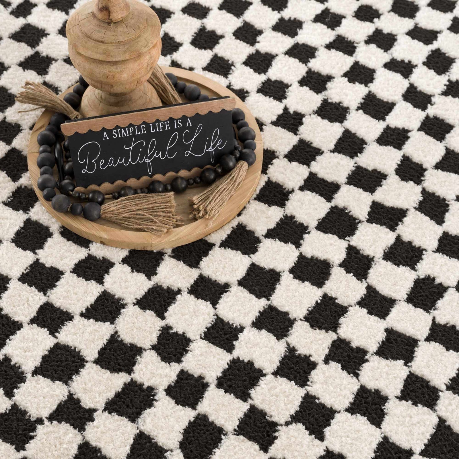 Alfombra de cuadros blancos y negros Leryn