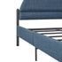 Cama Queen de metal y tapizada con cabecero arqueado Gastonia