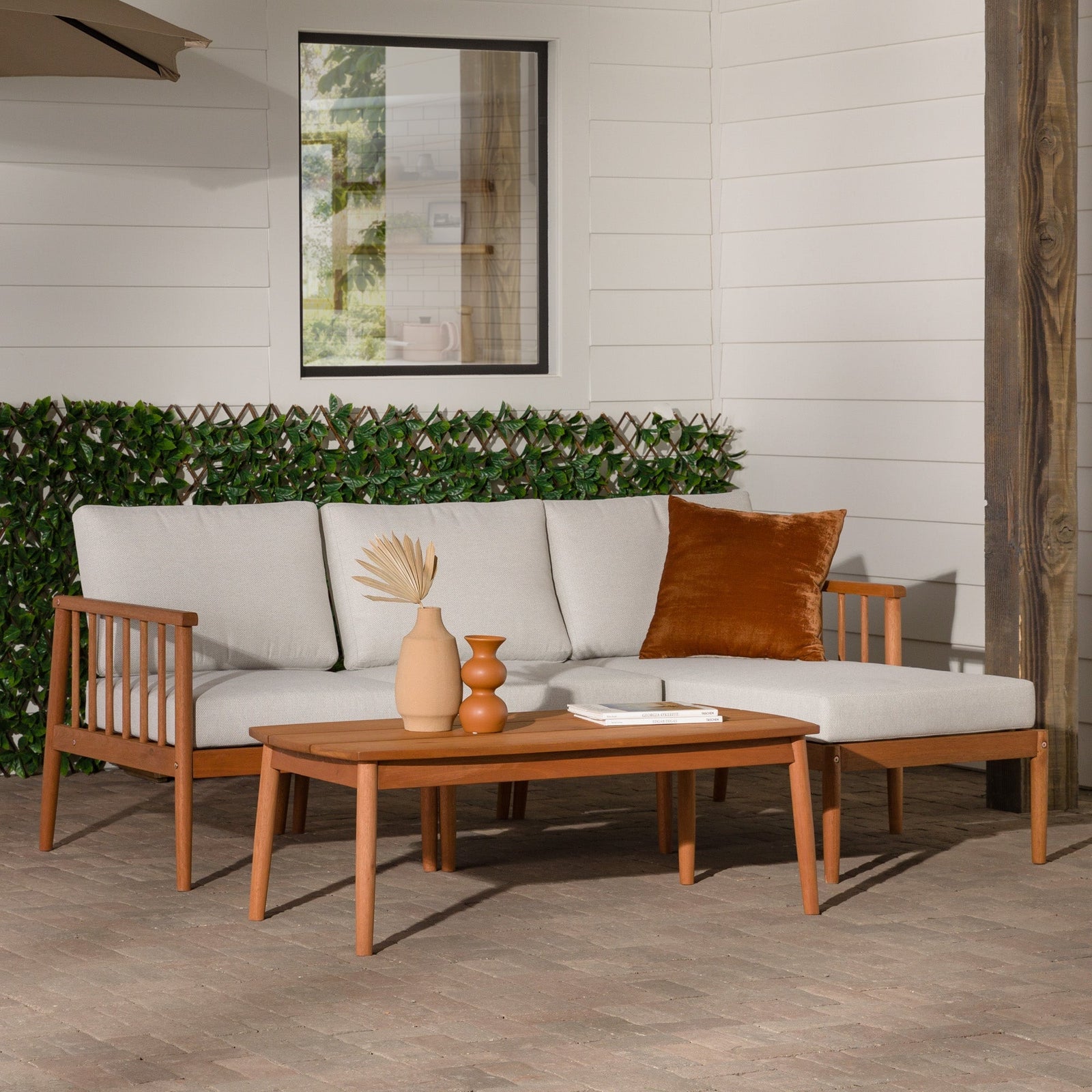 Conjunto modular de exterior en forma de L de madera maciza con husillo de 4 piezas Circa Modern
