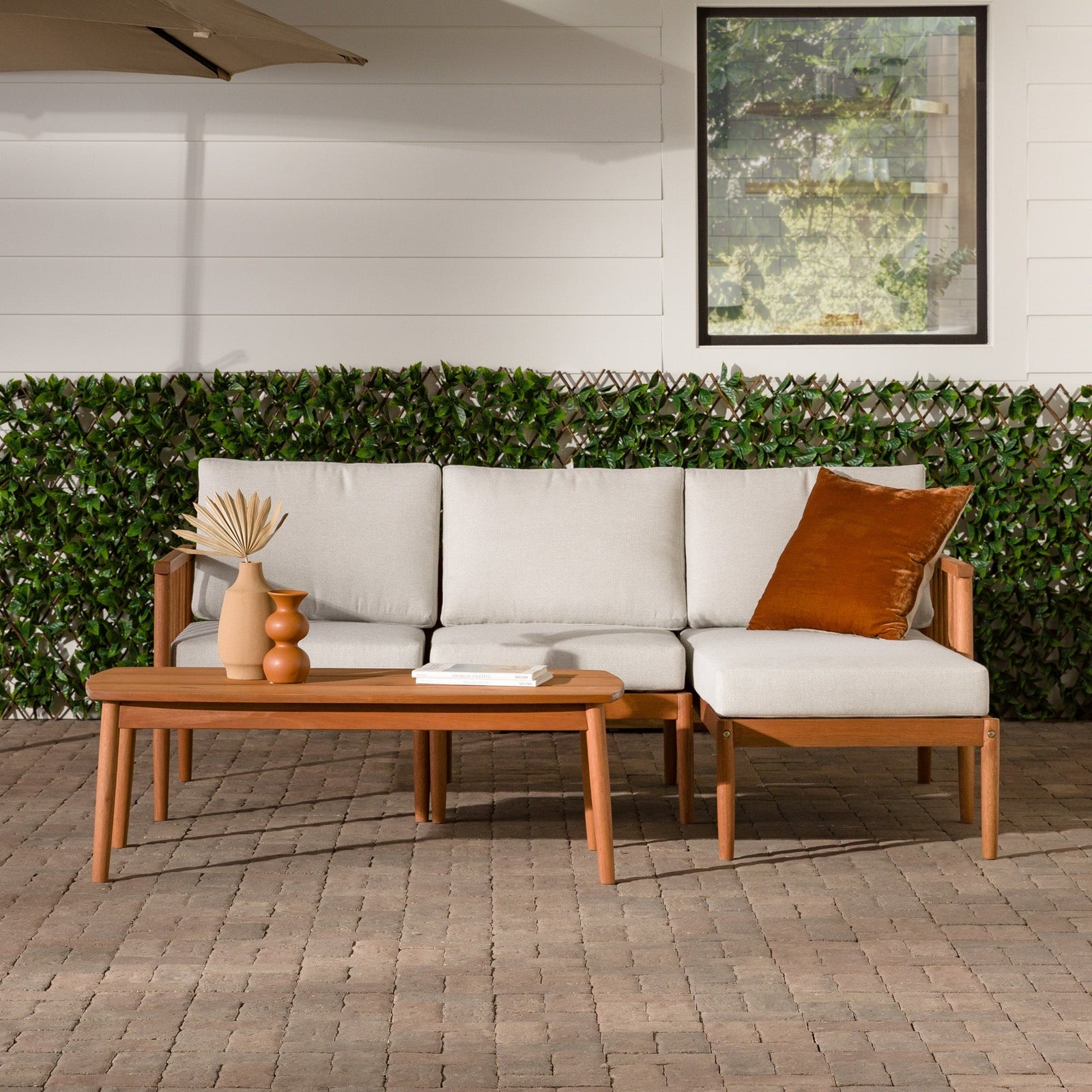 Conjunto modular de exterior en forma de L de madera maciza con husillo de 4 piezas Circa Modern