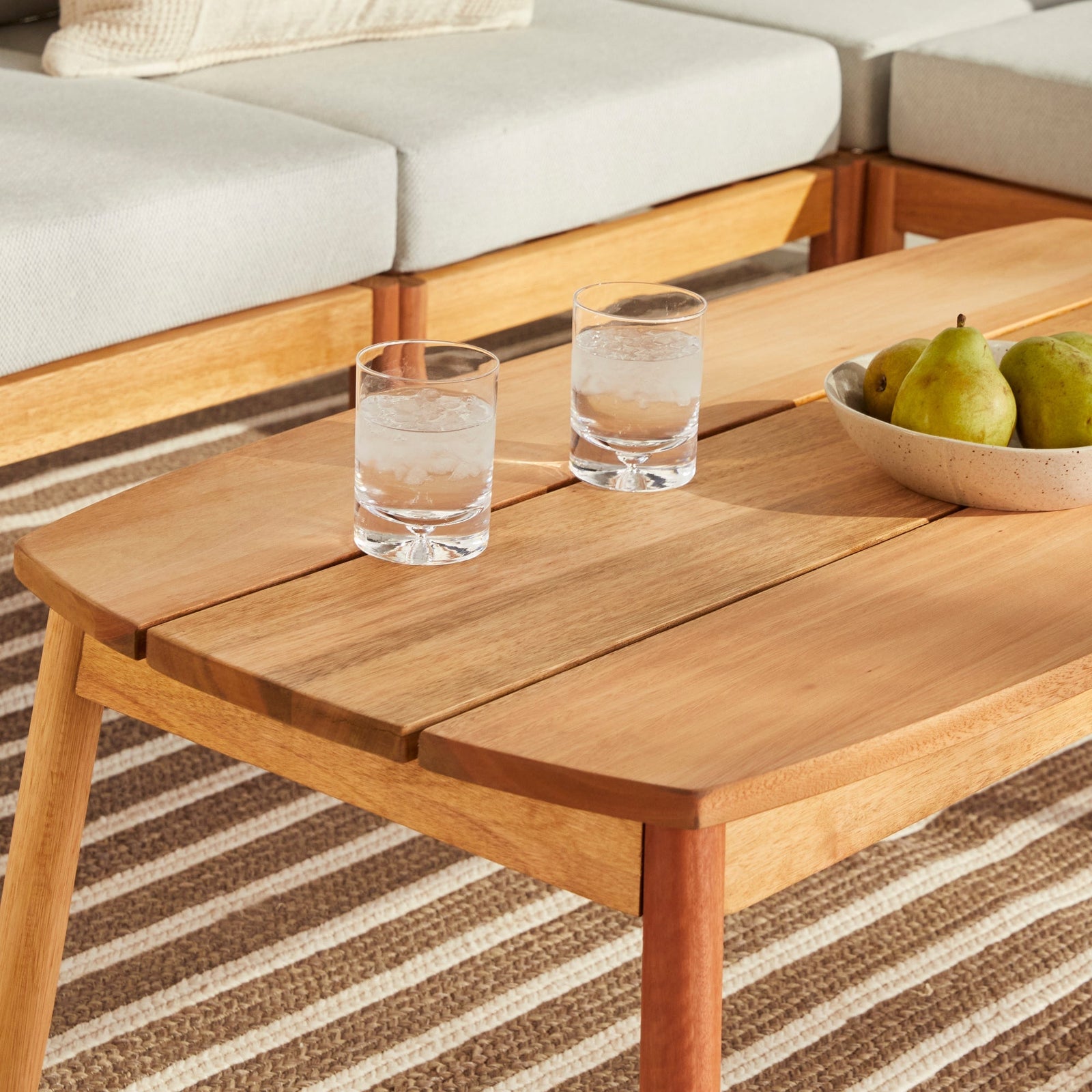 Mesa de centro y seccional para exteriores de madera maciza con husillo de 6 piezas Circa Modern