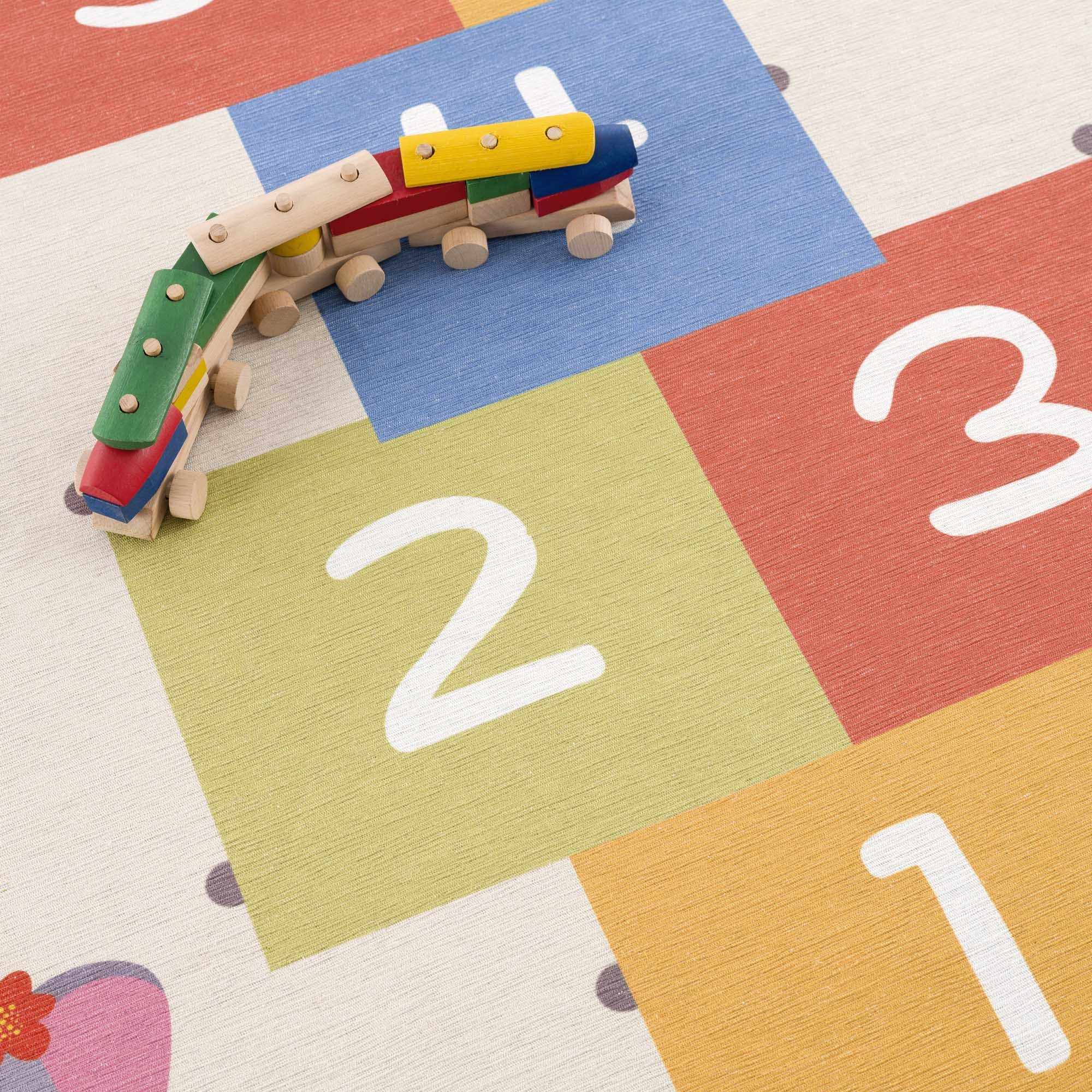 Alfombra lavable para niños con diseño de rayuela de colores de Lundy