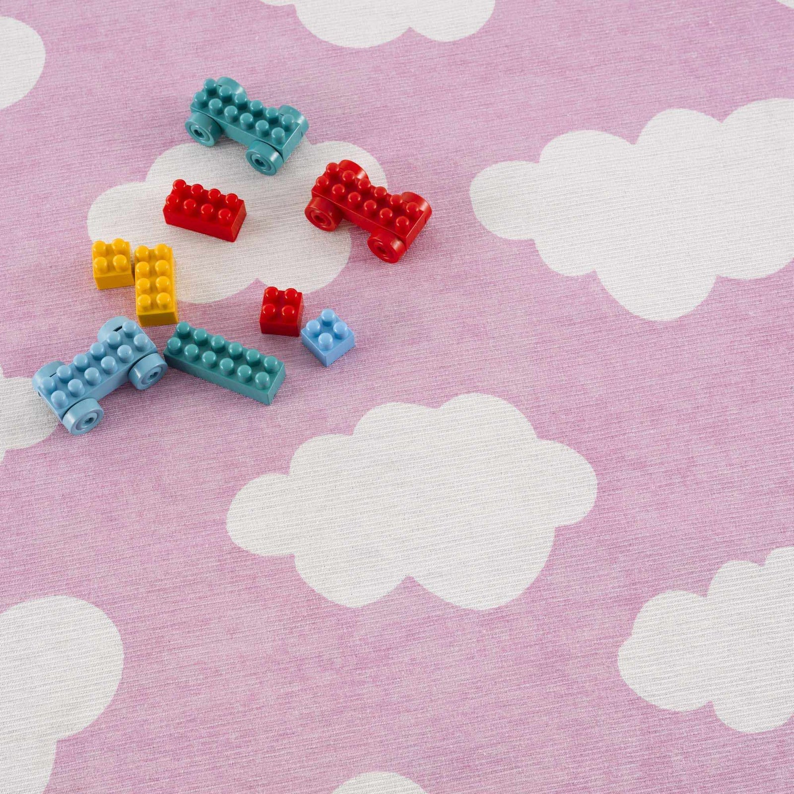 Alfombra lavable para niños con diseño de nubes rosas de Nizar