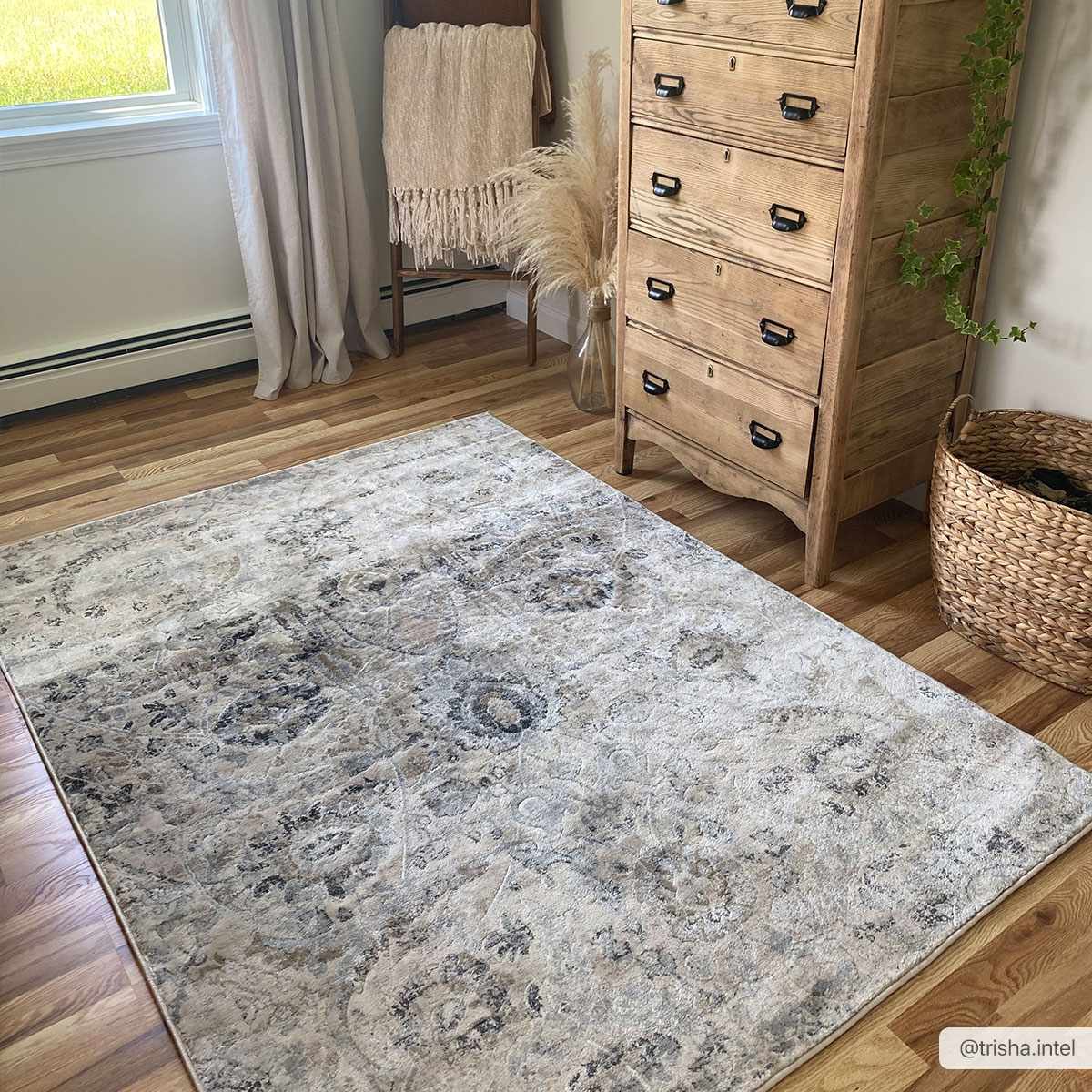 Alfombra beige estilo georgiano