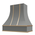 Campana extractora gris con frente curvo y flejes de latón: anchos disponibles de 30", 36", 42", 48", 54" y 60"