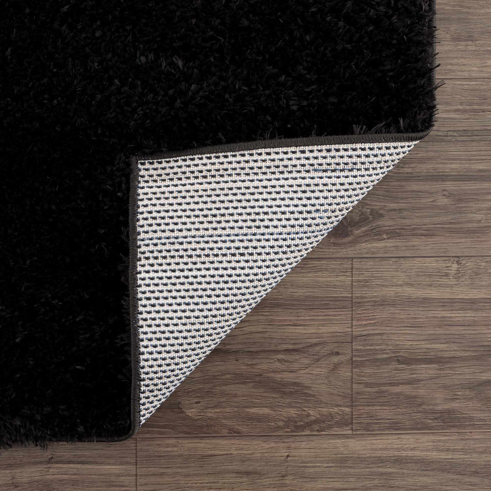 Alfombra peluda Faina de color negro liso lavable