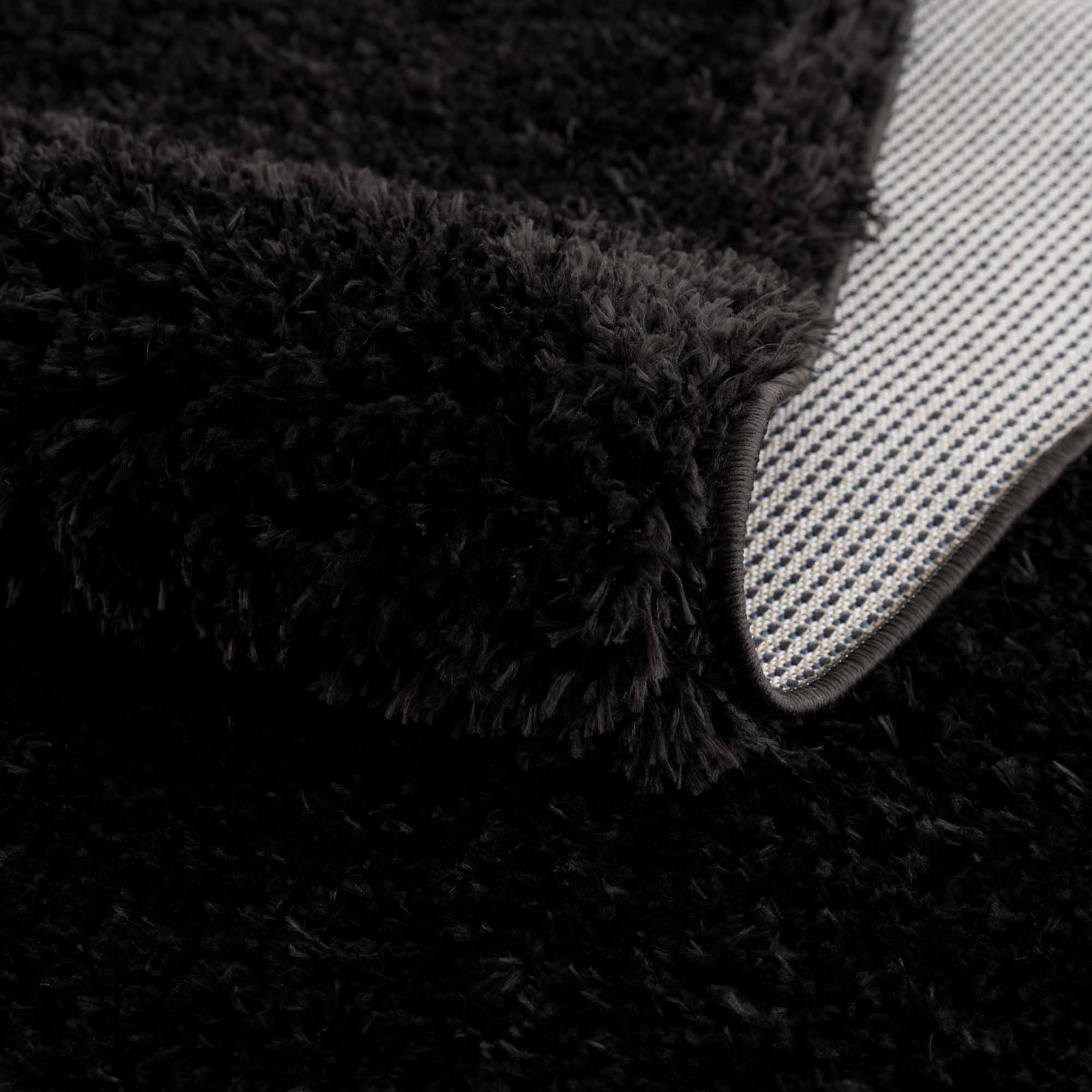 Alfombra peluda Faina de color negro liso lavable