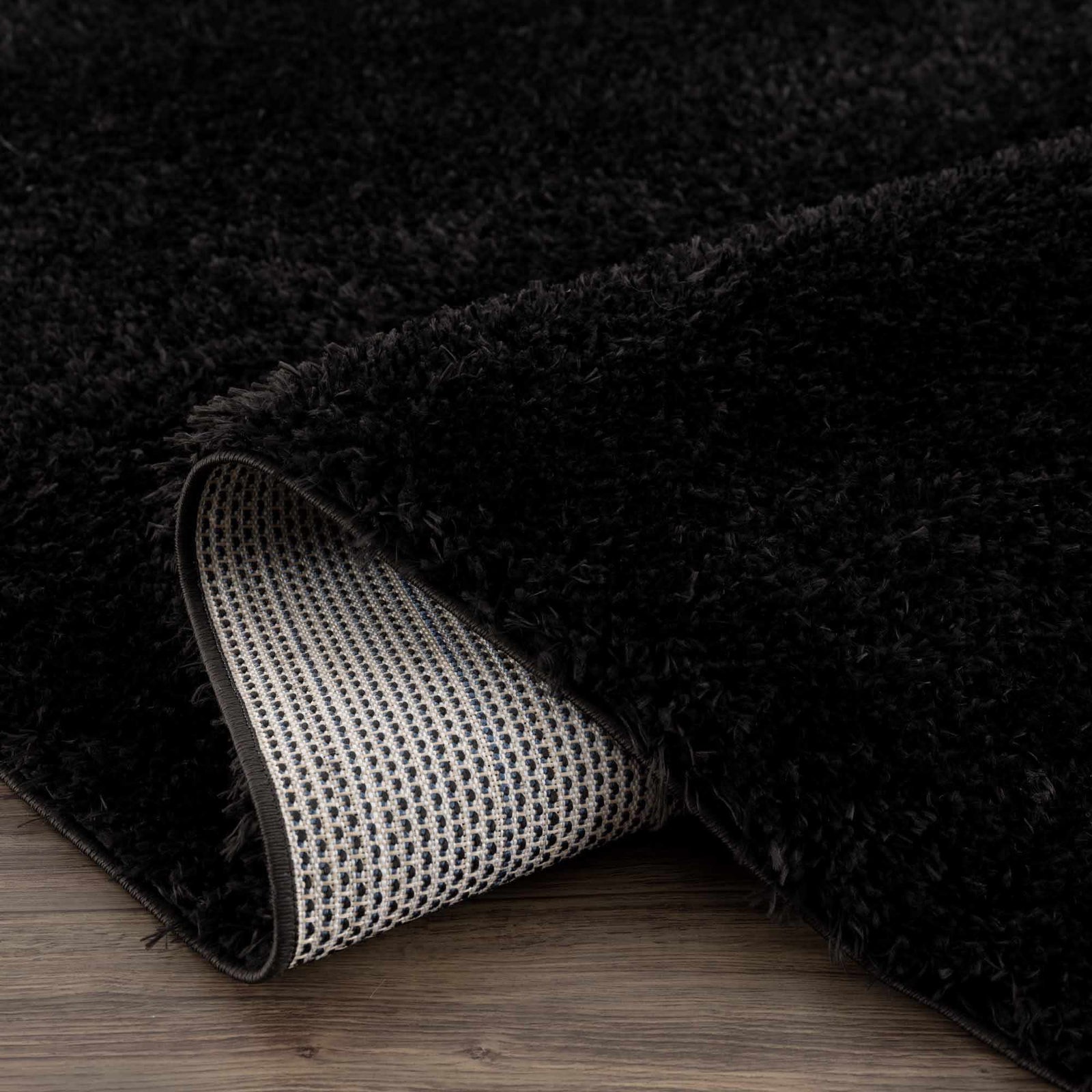 Alfombra peluda Faina de color negro liso lavable