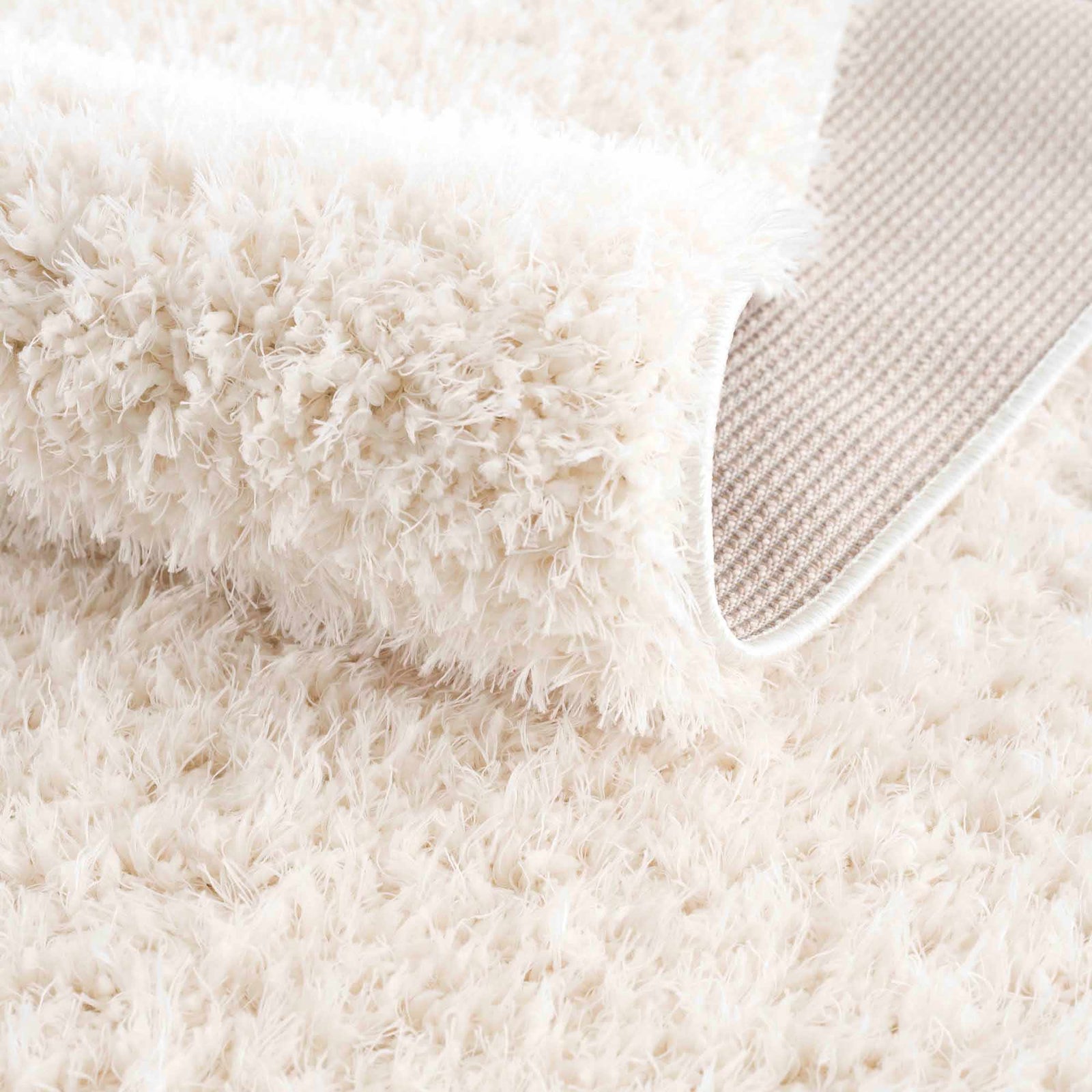 Alfombra peluda Faina de color crema sólido lavable